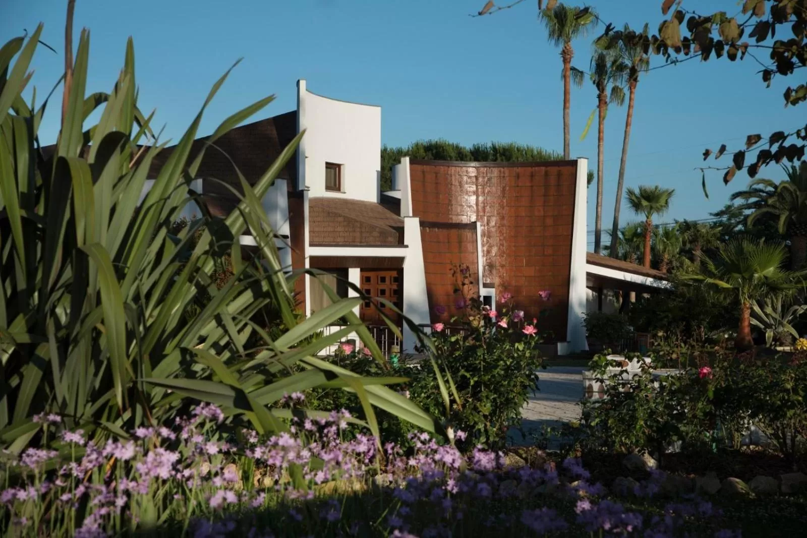 Property Building in paradise suite