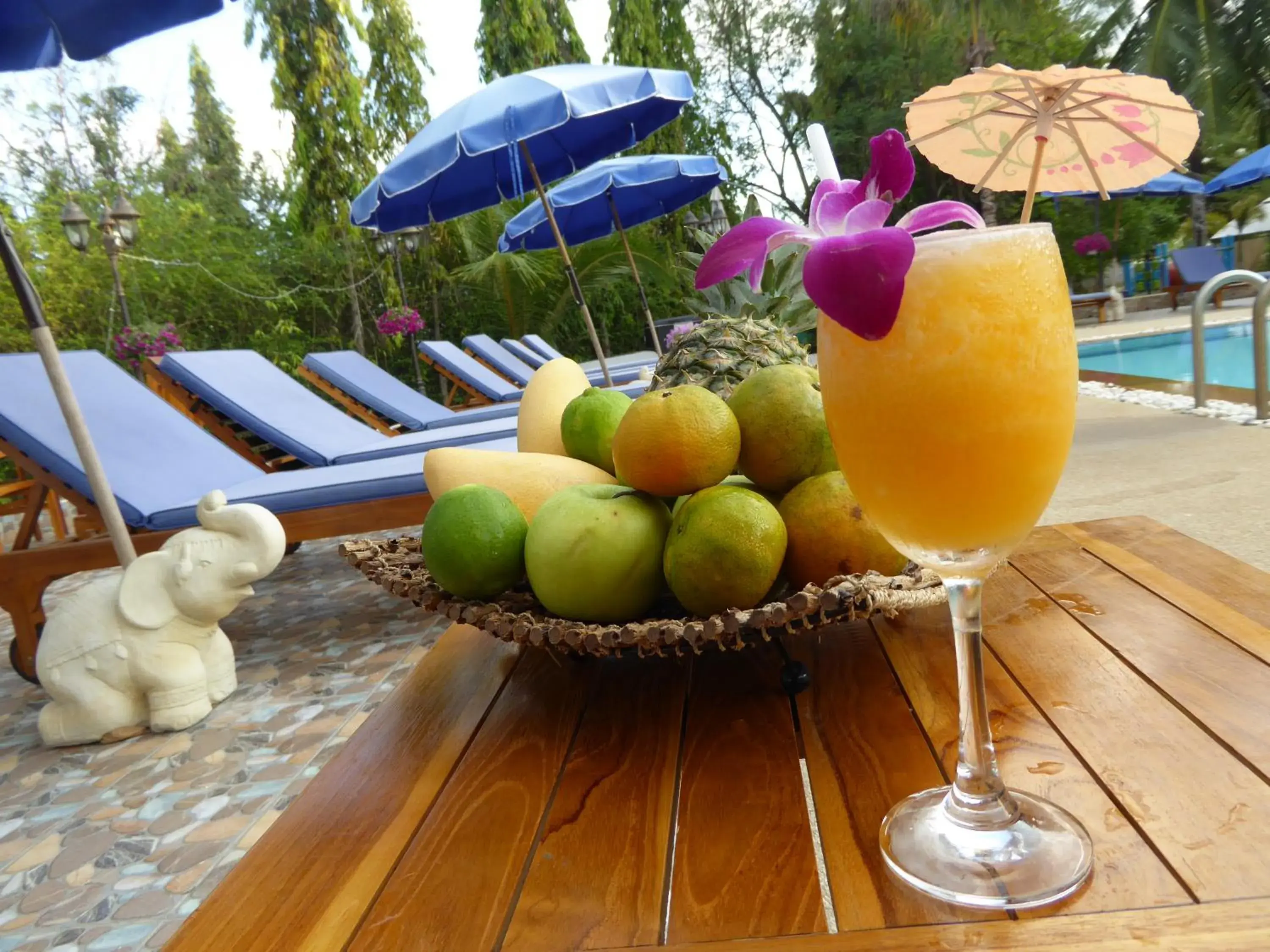 Lounge or bar in The Orchid Beach Resort @ VIP Chain Resort Lounge or bar in The Orchid Beach Resort @ VIP Chain Resort