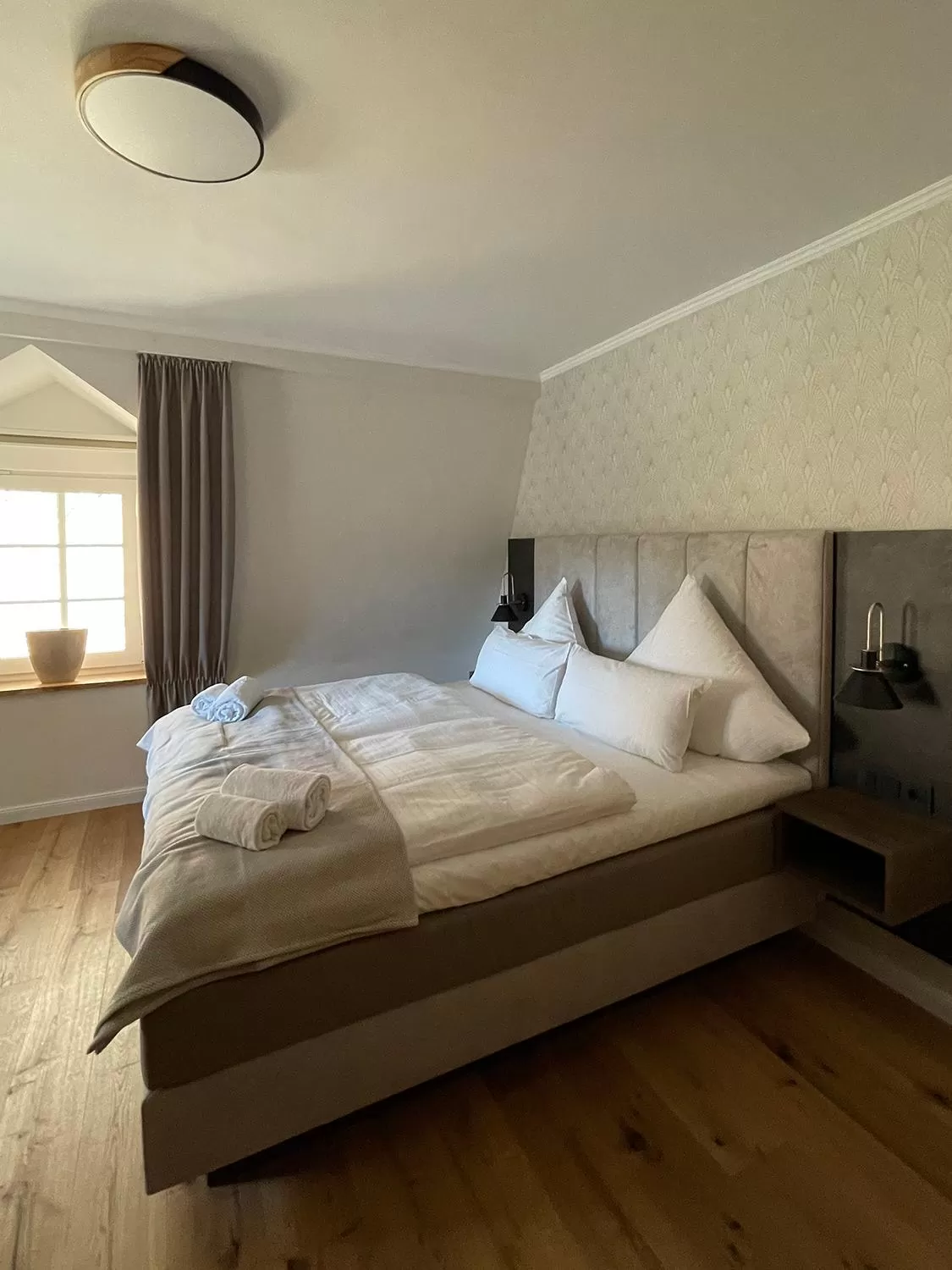 Photo of the whole room, Bed in Schlosshotel Brilon-Wald