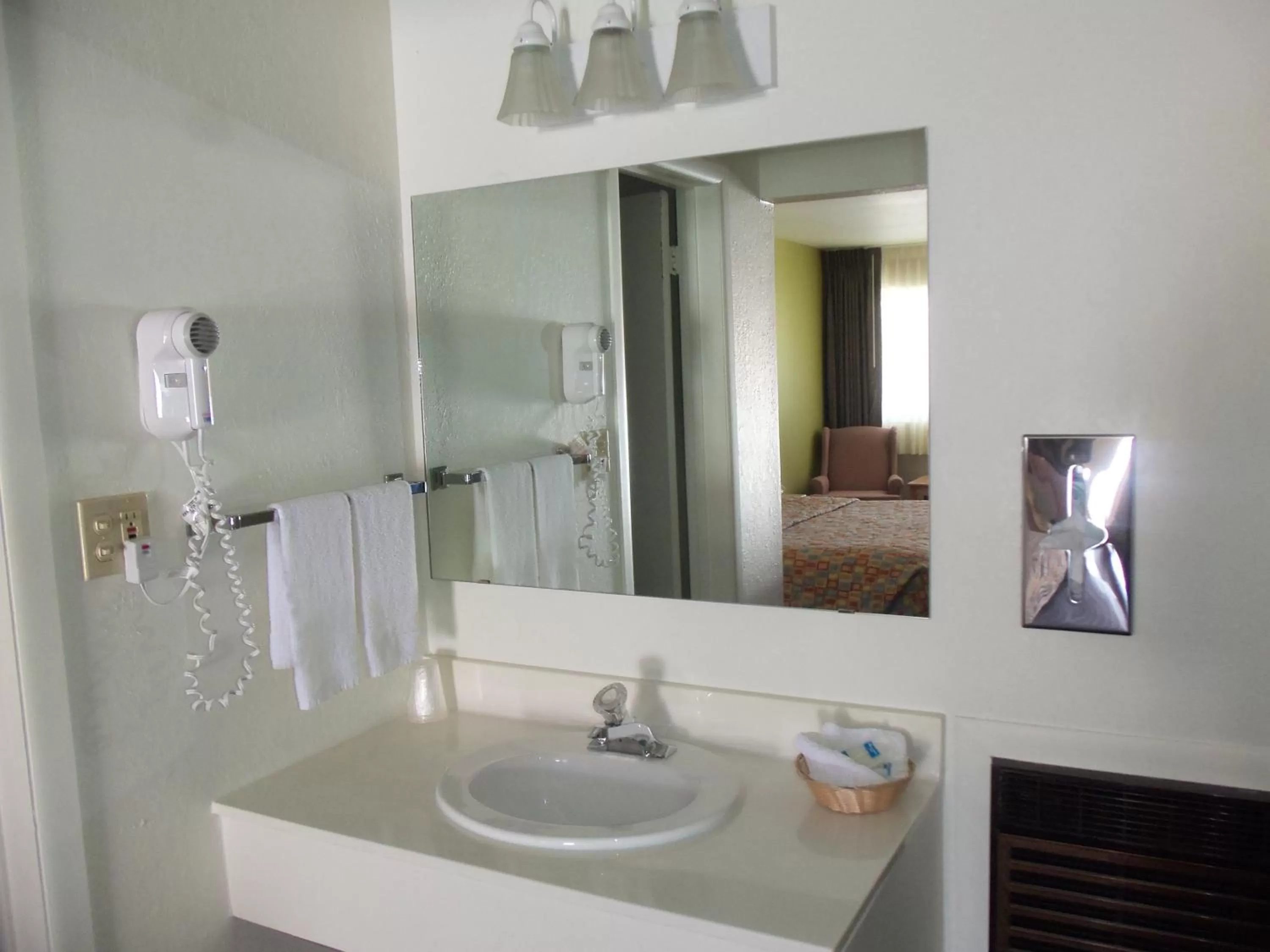 Bathroom in Rodeway Inn Gunnison - Crested Butte