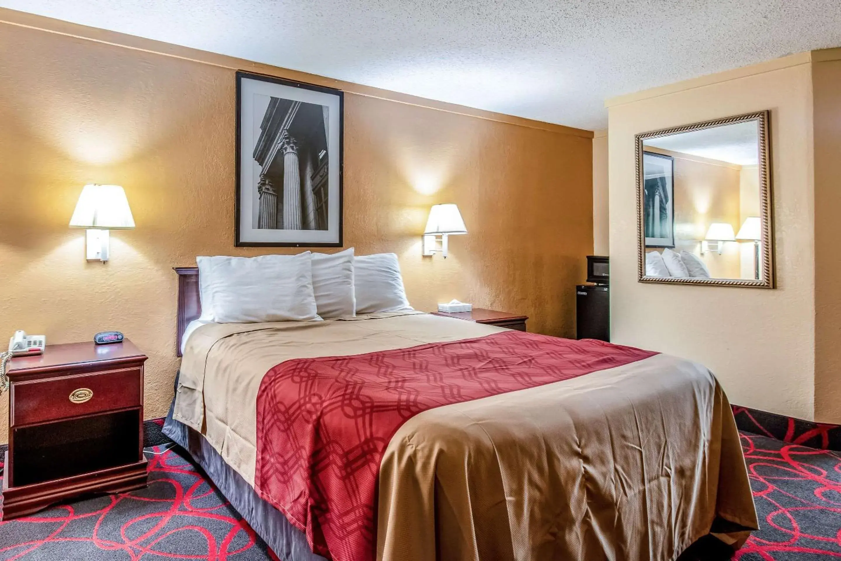 Photo of the whole room, Bed in Rodeway Inn