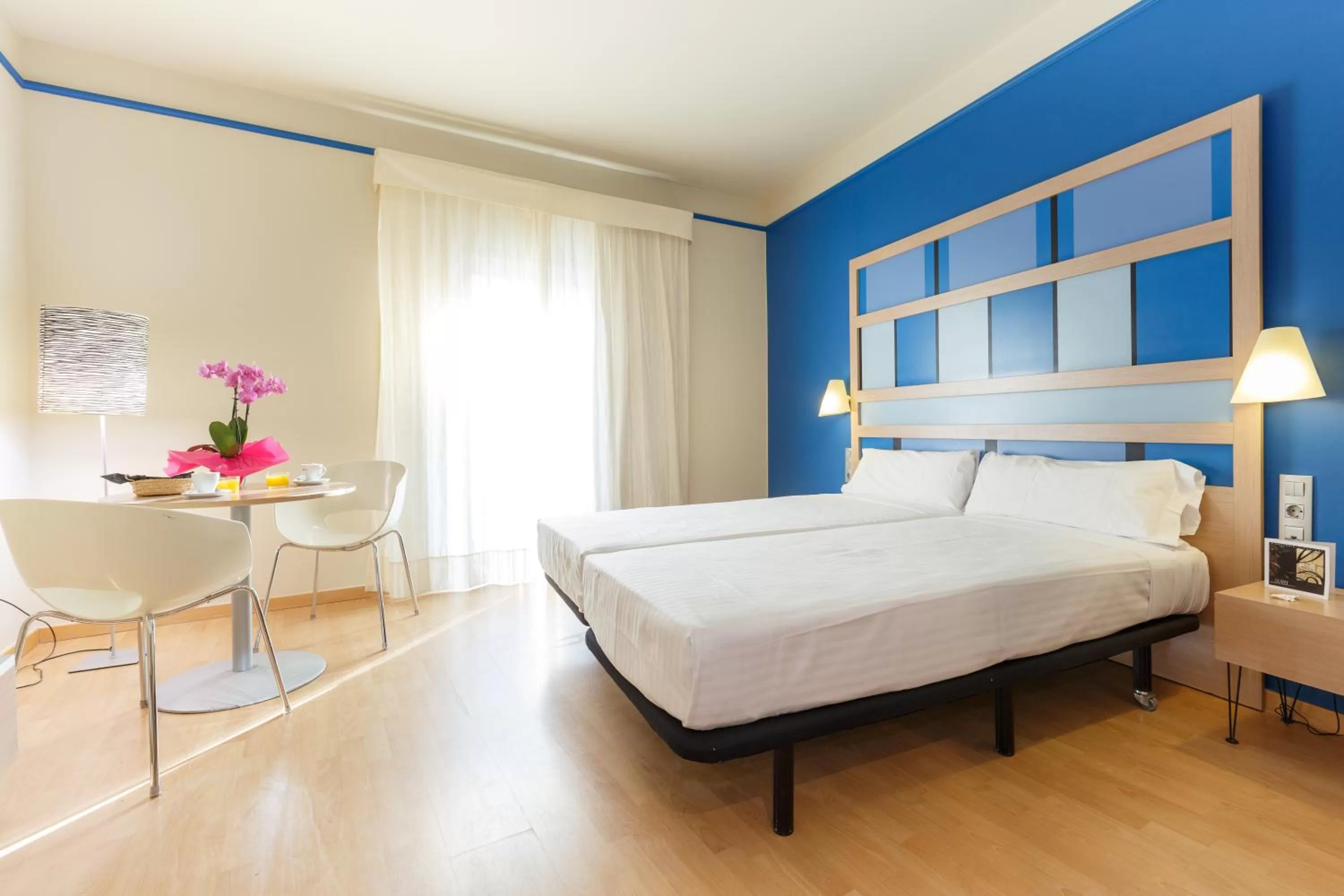 Photo of the whole room in Ciutat de Barcelona