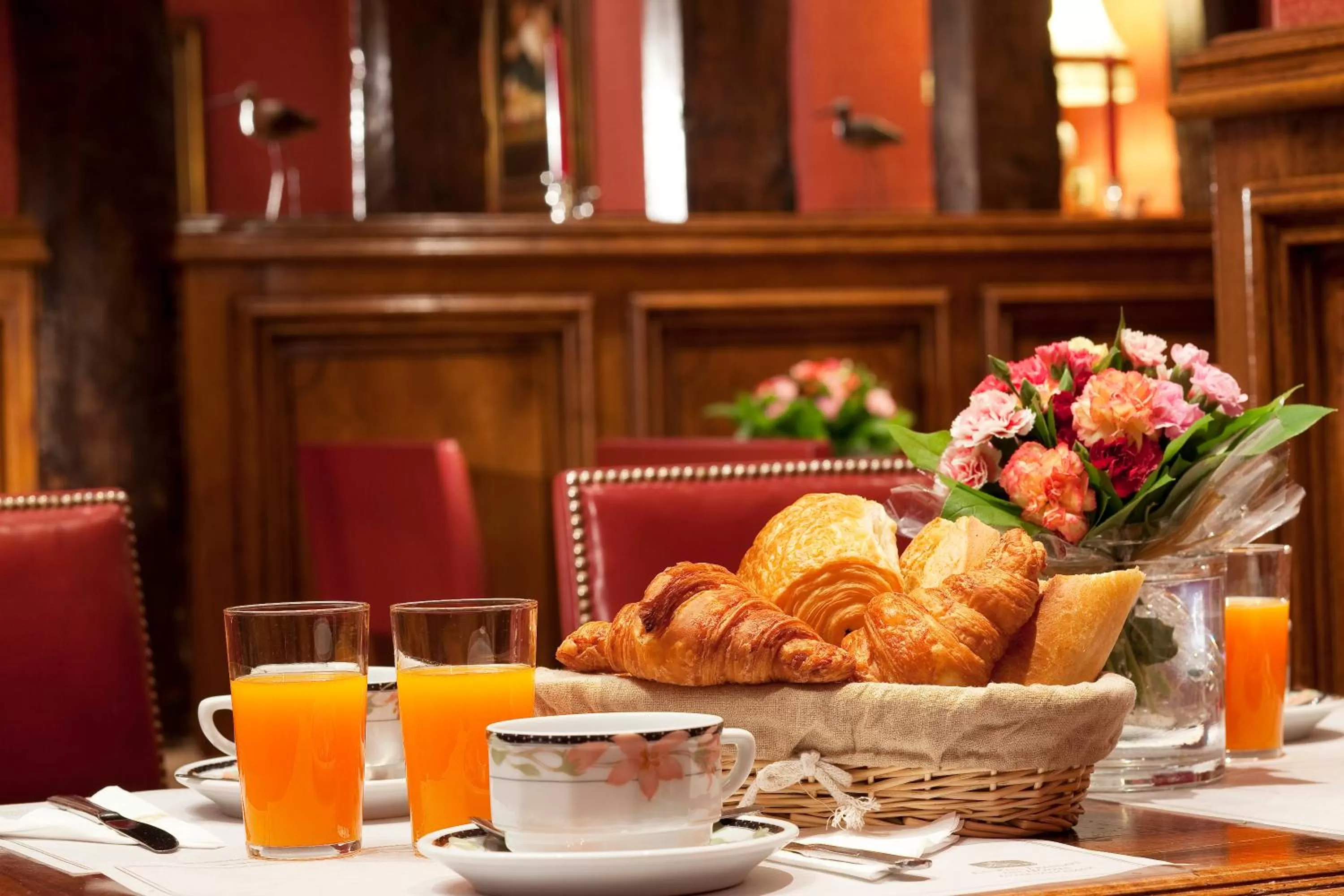 Food and drinks in Hotel Left Bank Saint Germain