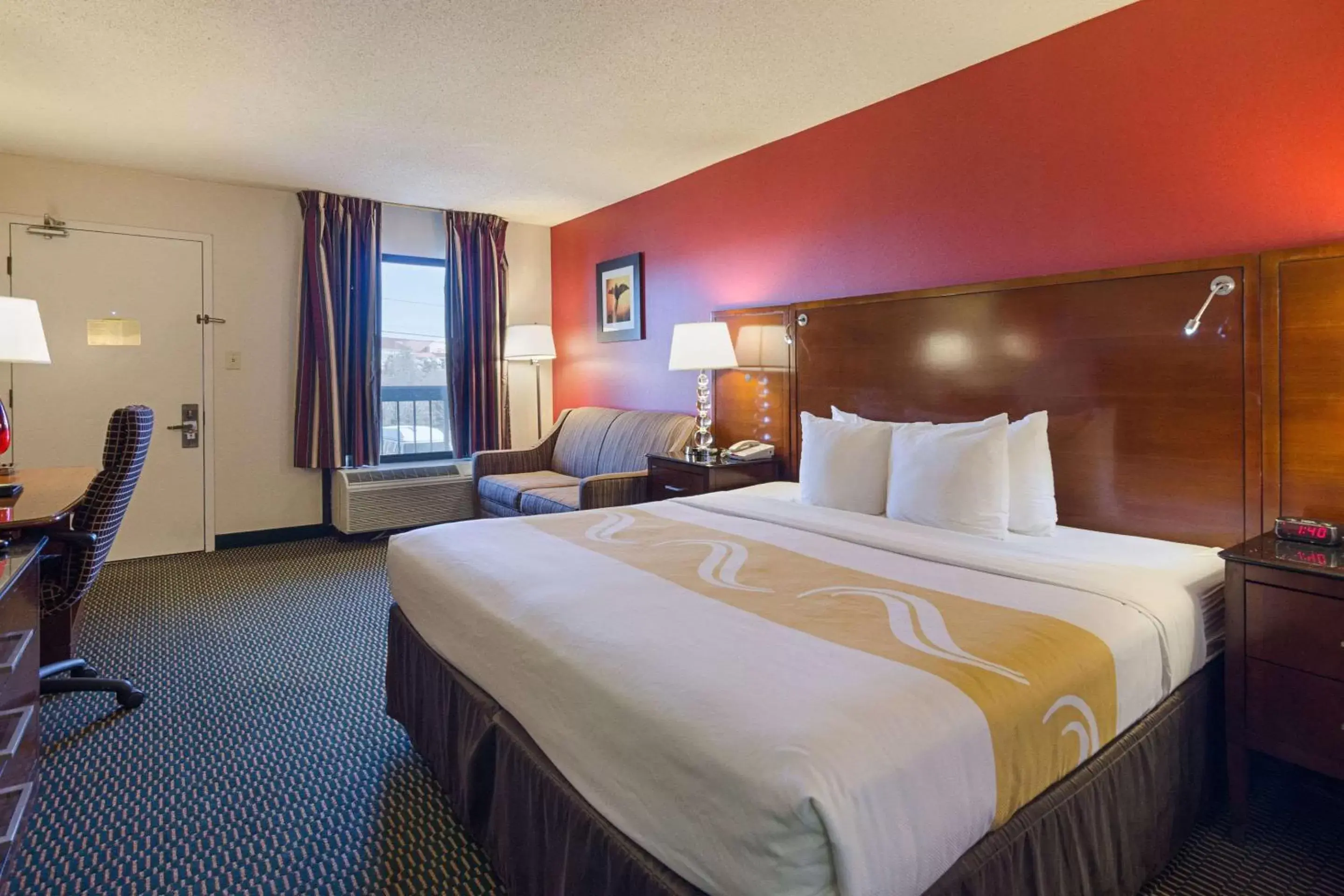 Photo of the whole room, Bed in Quality Inn Christiansburg - Blacksburg