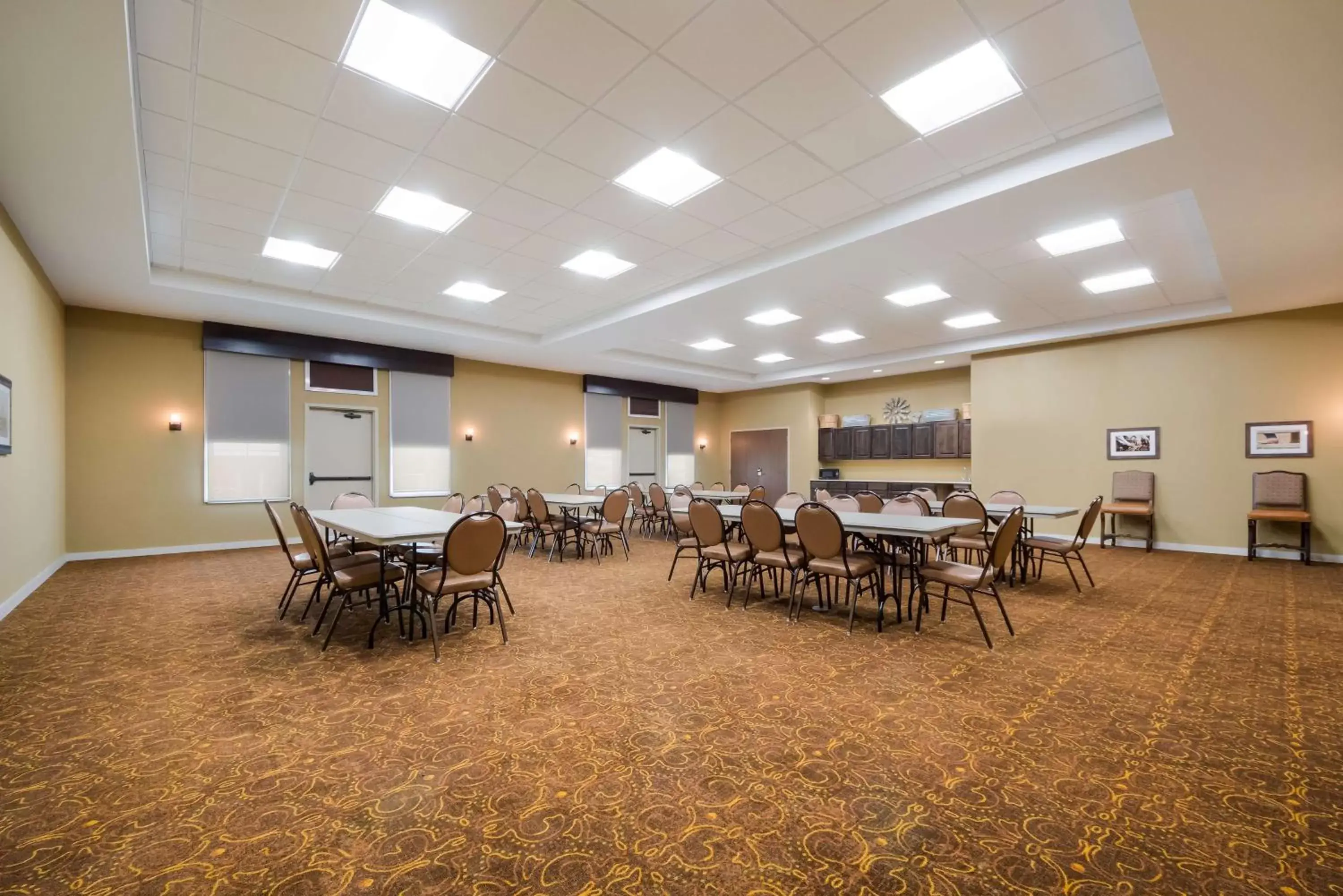 Meeting/conference room, Restaurant/Places to Eat in Best Western Bandera Suites & Saloon