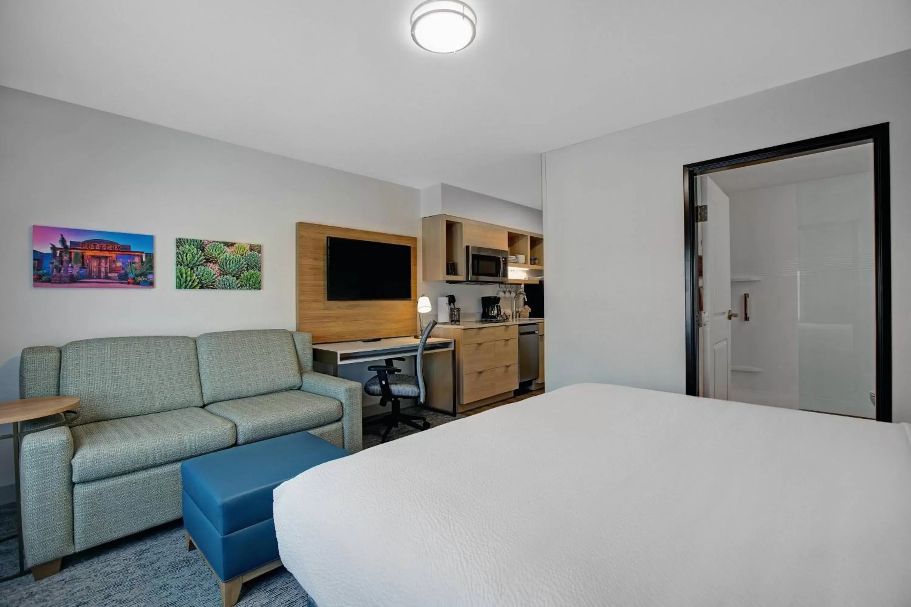 Photo of the whole room in TownePlace Suites by Marriott Phoenix Glendale Sports & Entertainment District