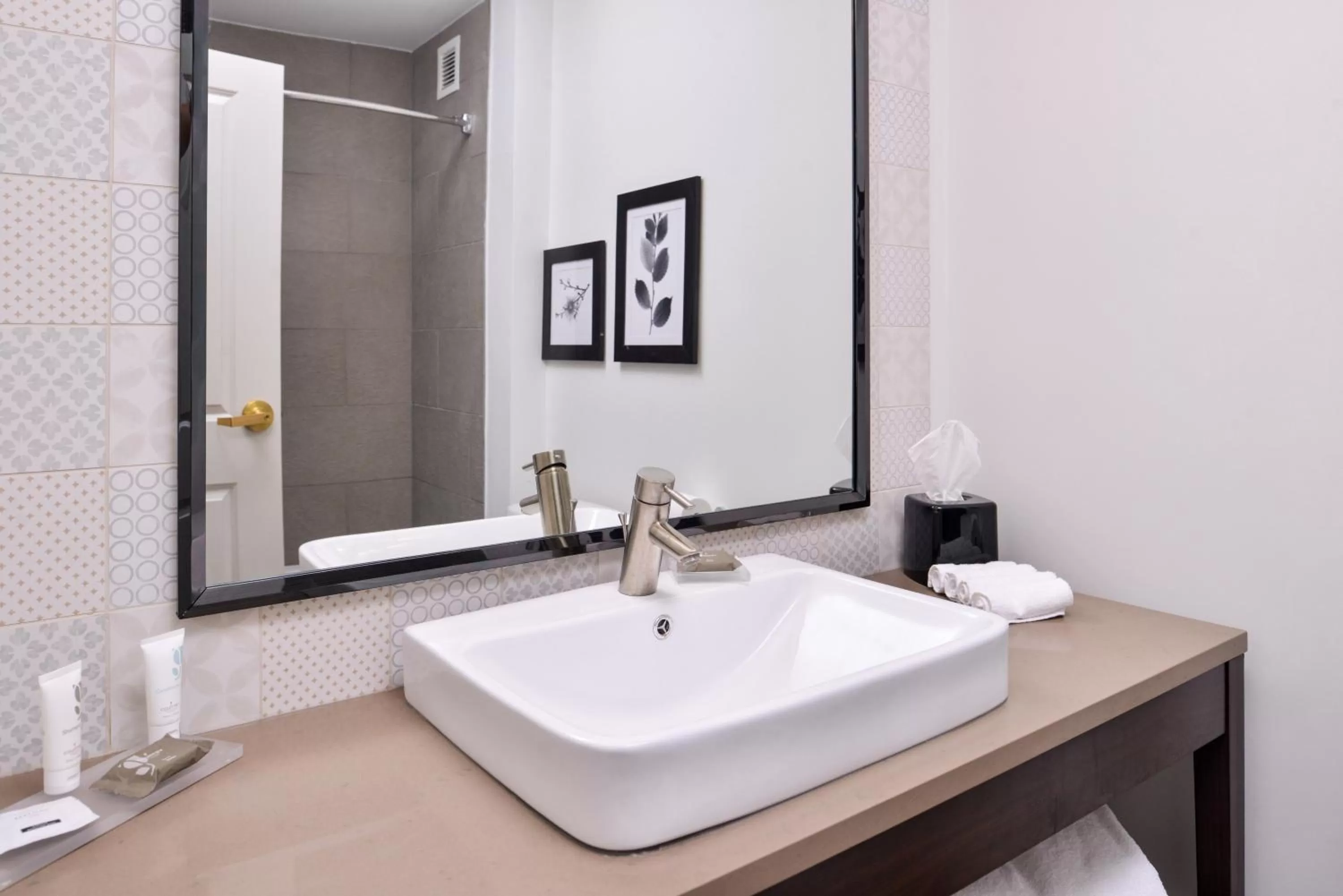 Bathroom in Country Inn & Suites by Radisson, Tinley Park, IL