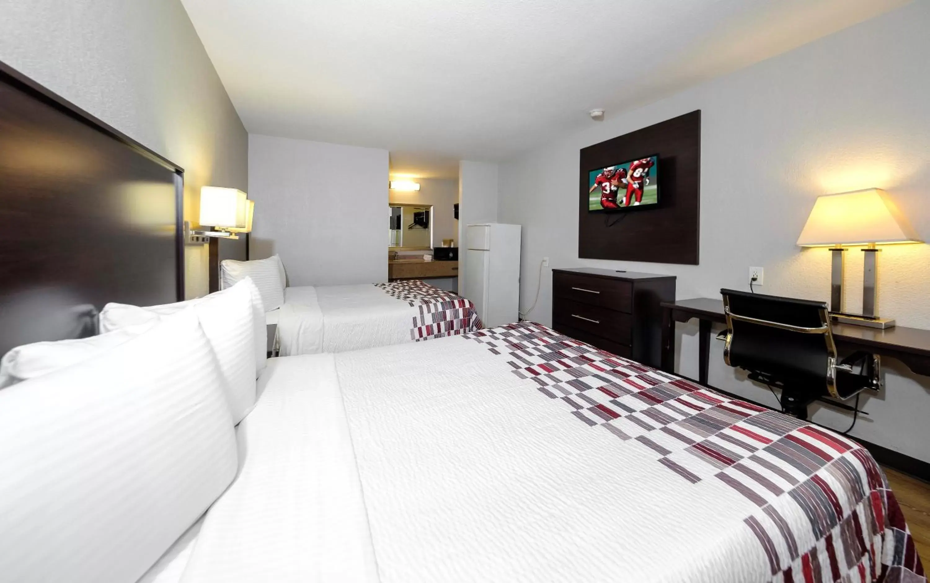 Photo of the whole room, Room Photo in Red Roof Inn Arlington - Entertainment District