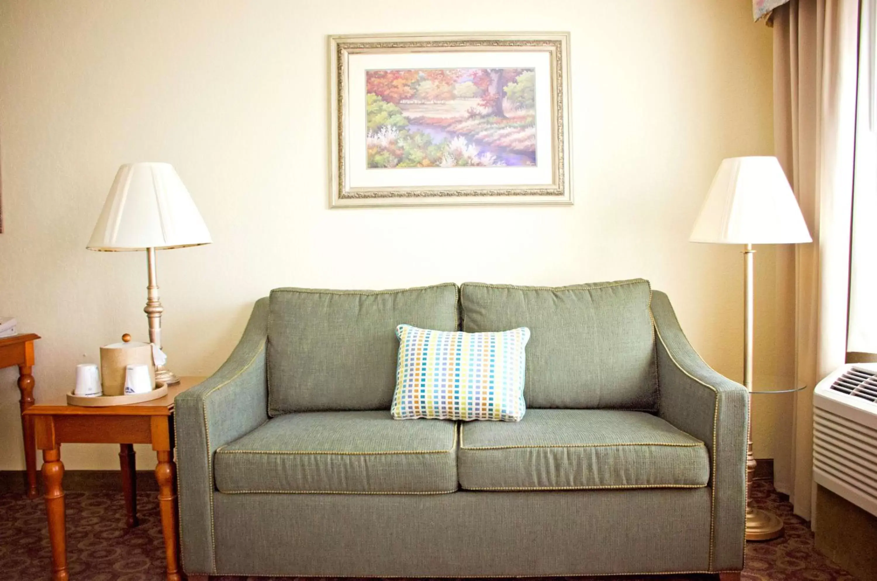 Living room, Seating Area in Hampton Inn & Suites College Station