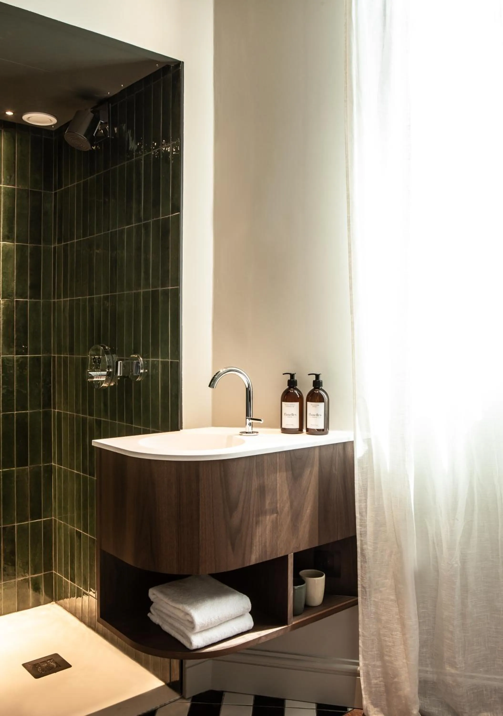 Bathroom in ibis Styles Paris Gare du Nord TGV