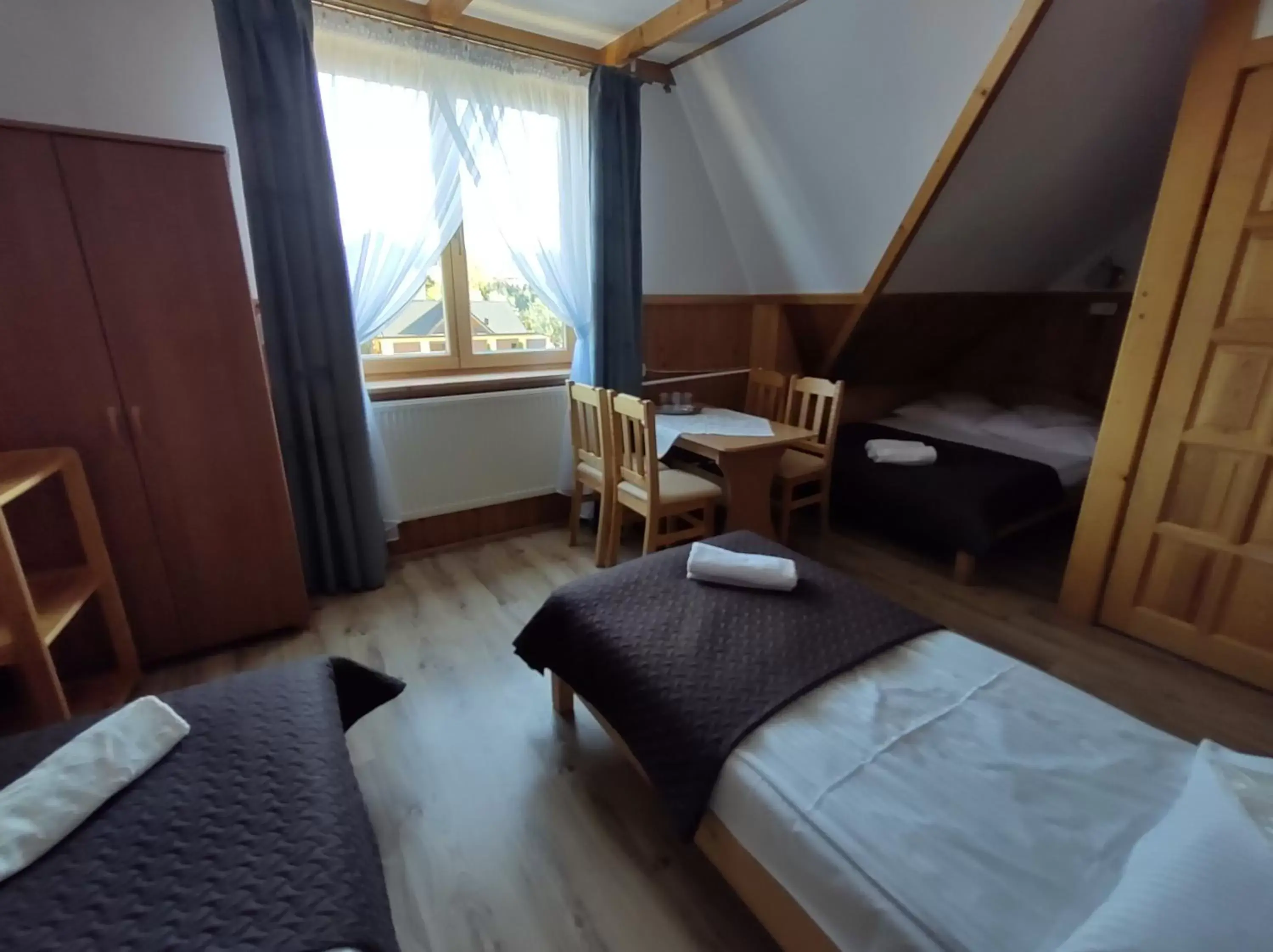 Quadruple Room with Private Bathroom in Noclegi U Reni Quadruple Room with Private Bathroom in Noclegi U Reni