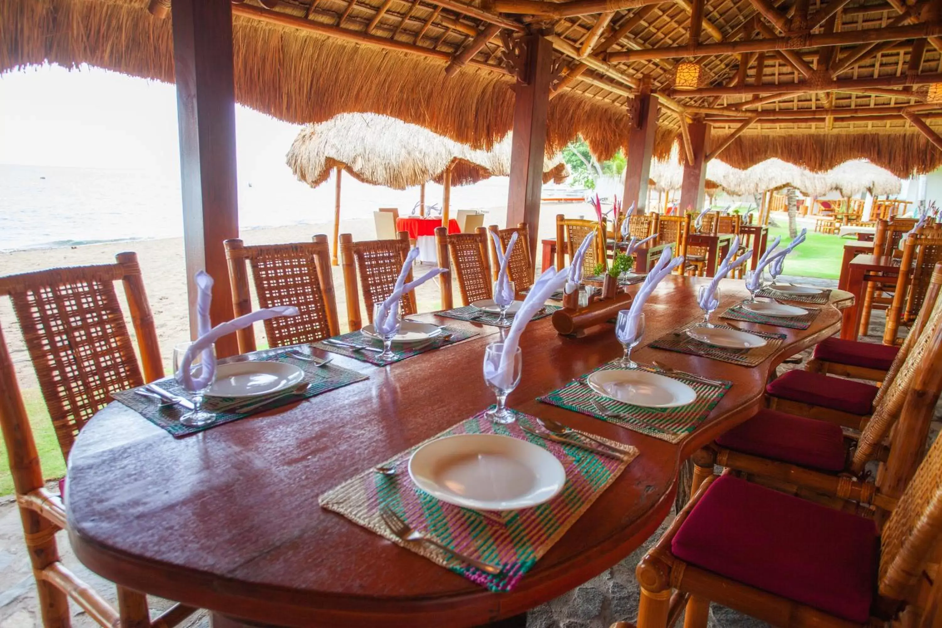 Restaurant/Places to Eat in Pura Vida Beach & Dive Resort