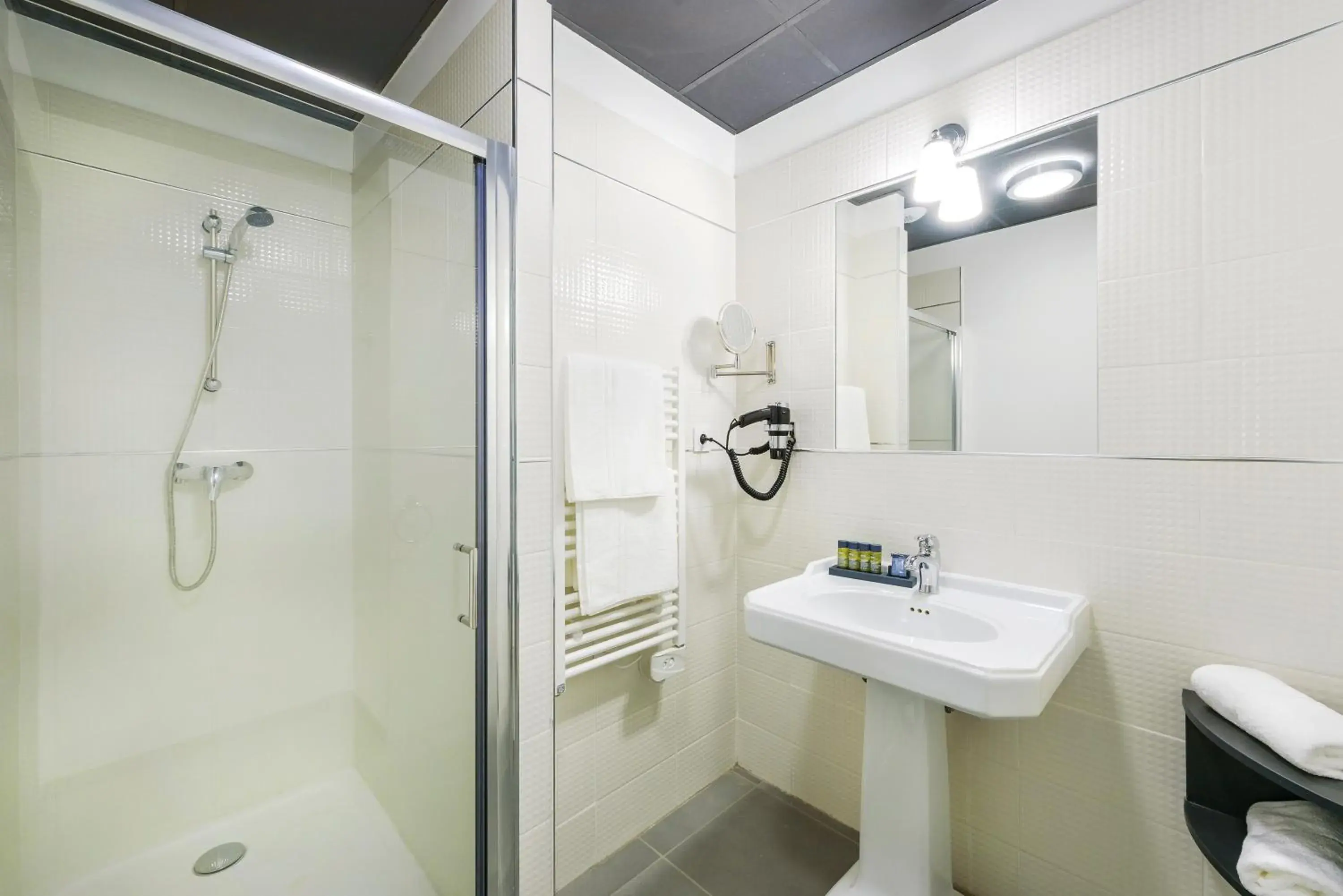 Shower, Bathroom in Appart City Nimes Arenes