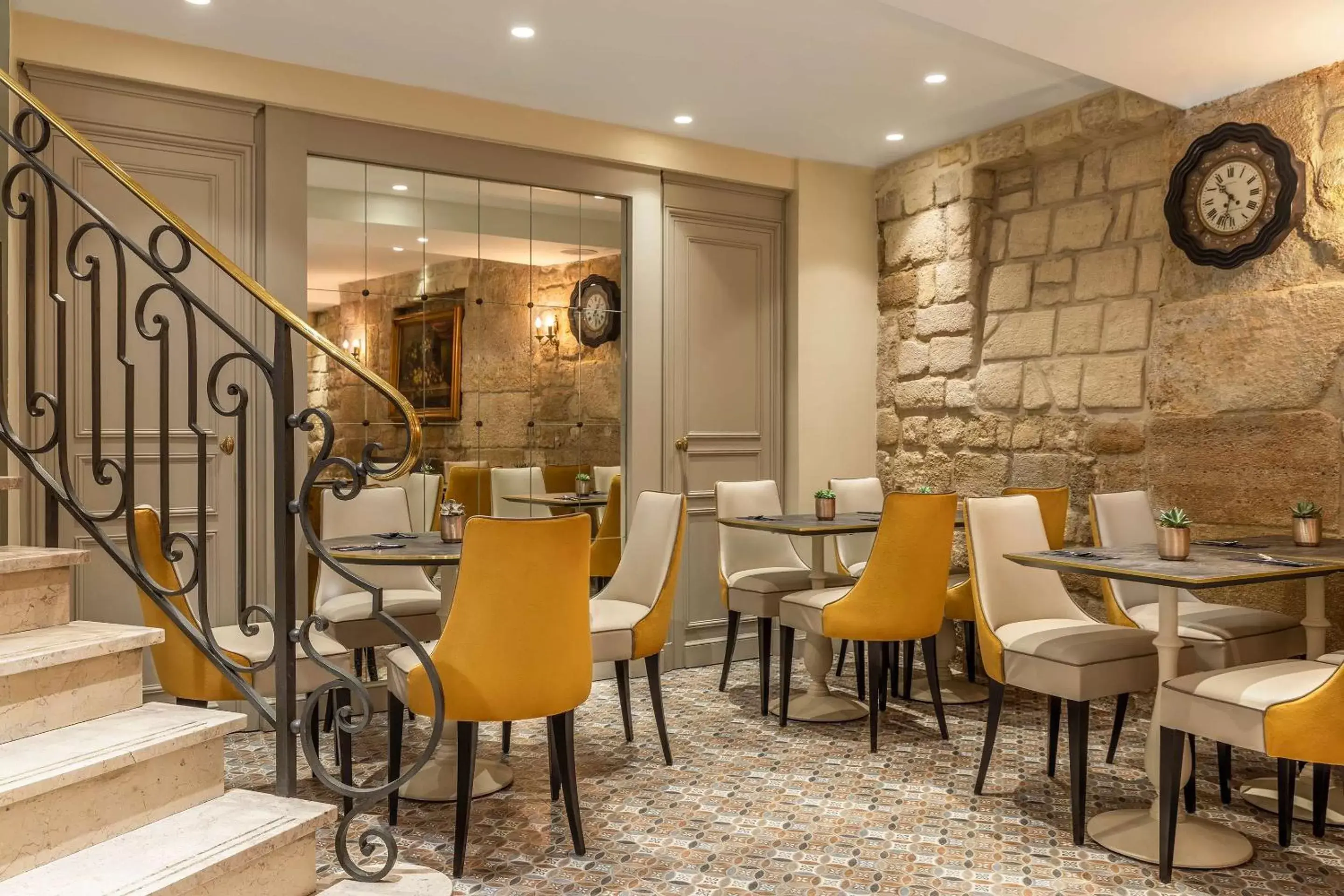 Restaurant/Places to Eat in Hotel Ducs de Bourgogne