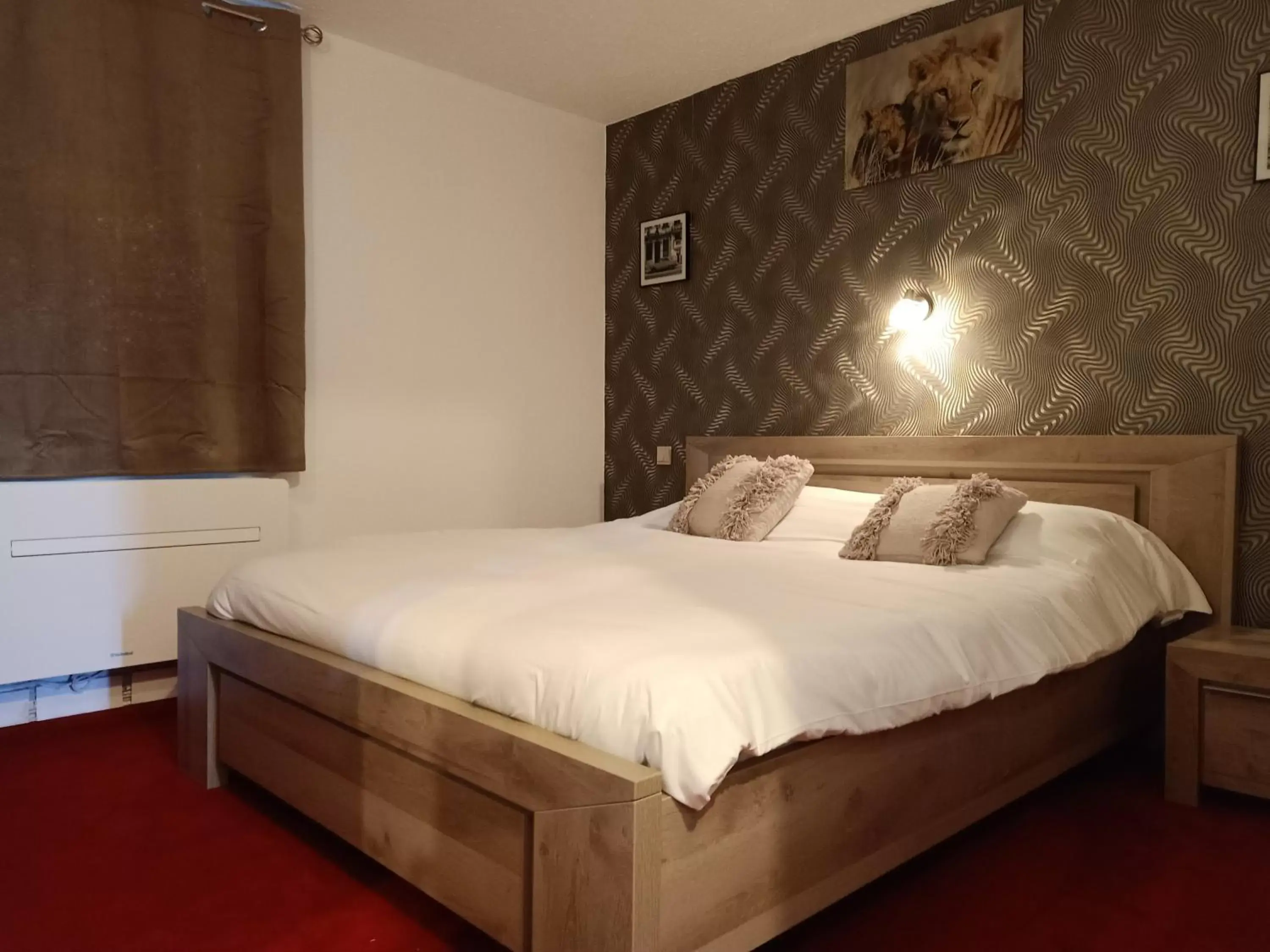 Bed in Astrotel Romorantin-Lanthenay