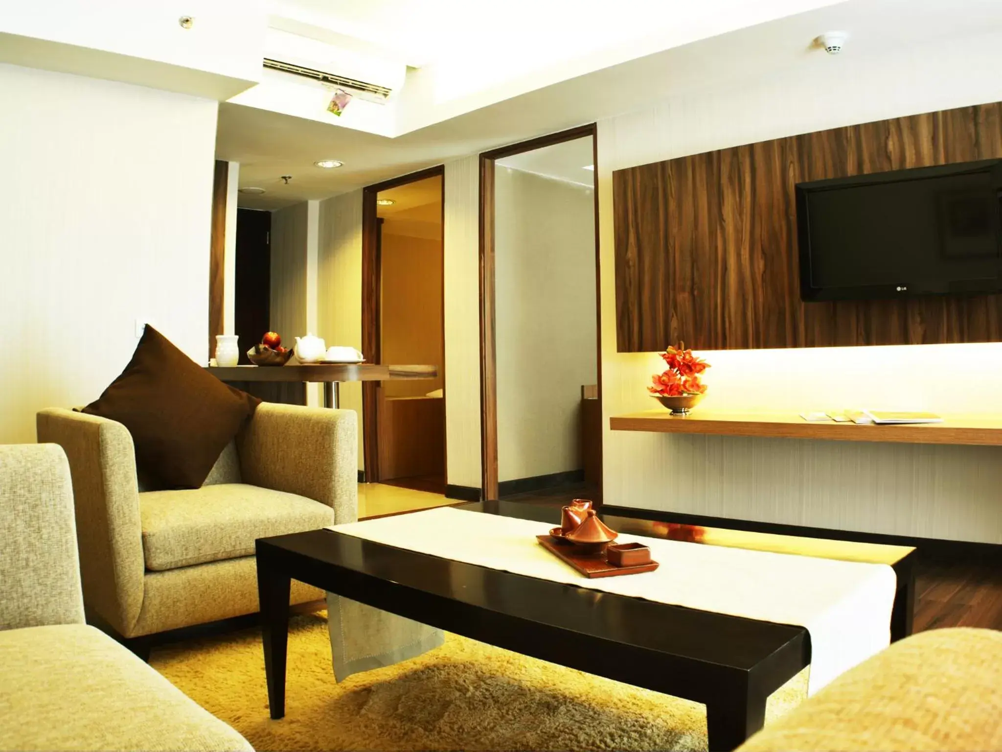 Living room, Lounge/Bar in Ramada by Wyndham Bali Sunset Road Kuta