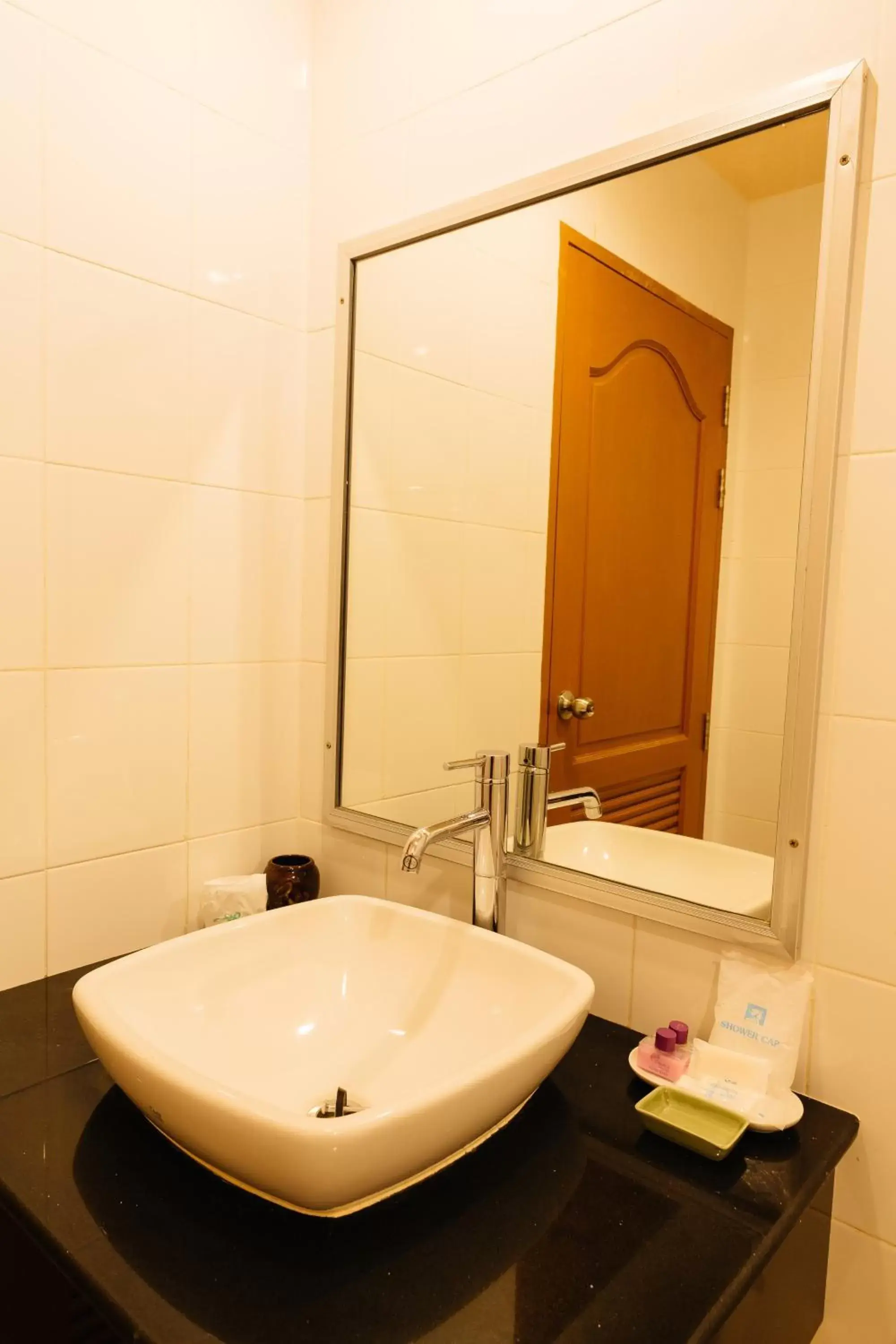 Bathroom in Thipurai Beach Hotel