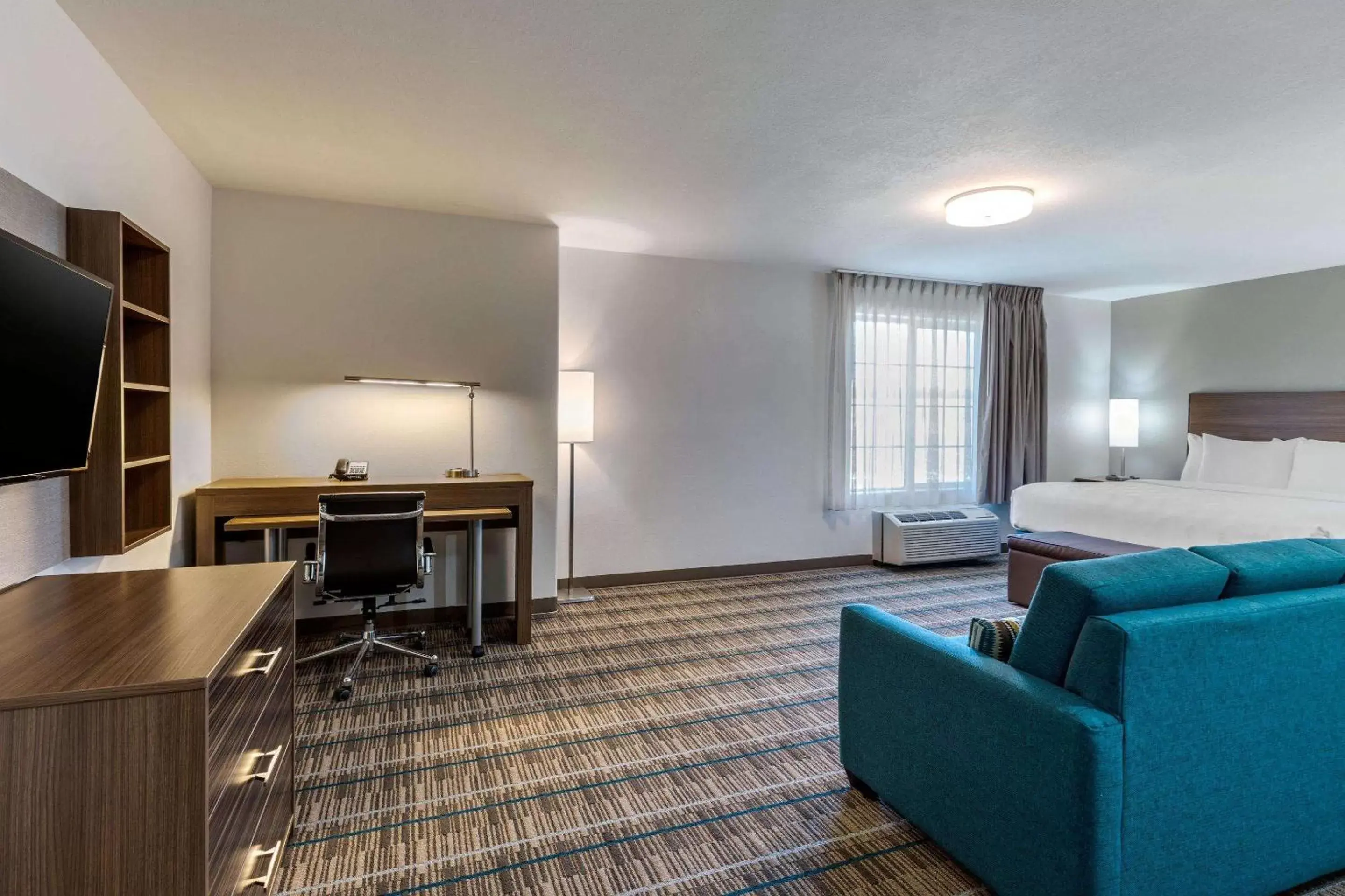 Photo of the whole room, Seating Area in MainStay Suites El Centro I-8