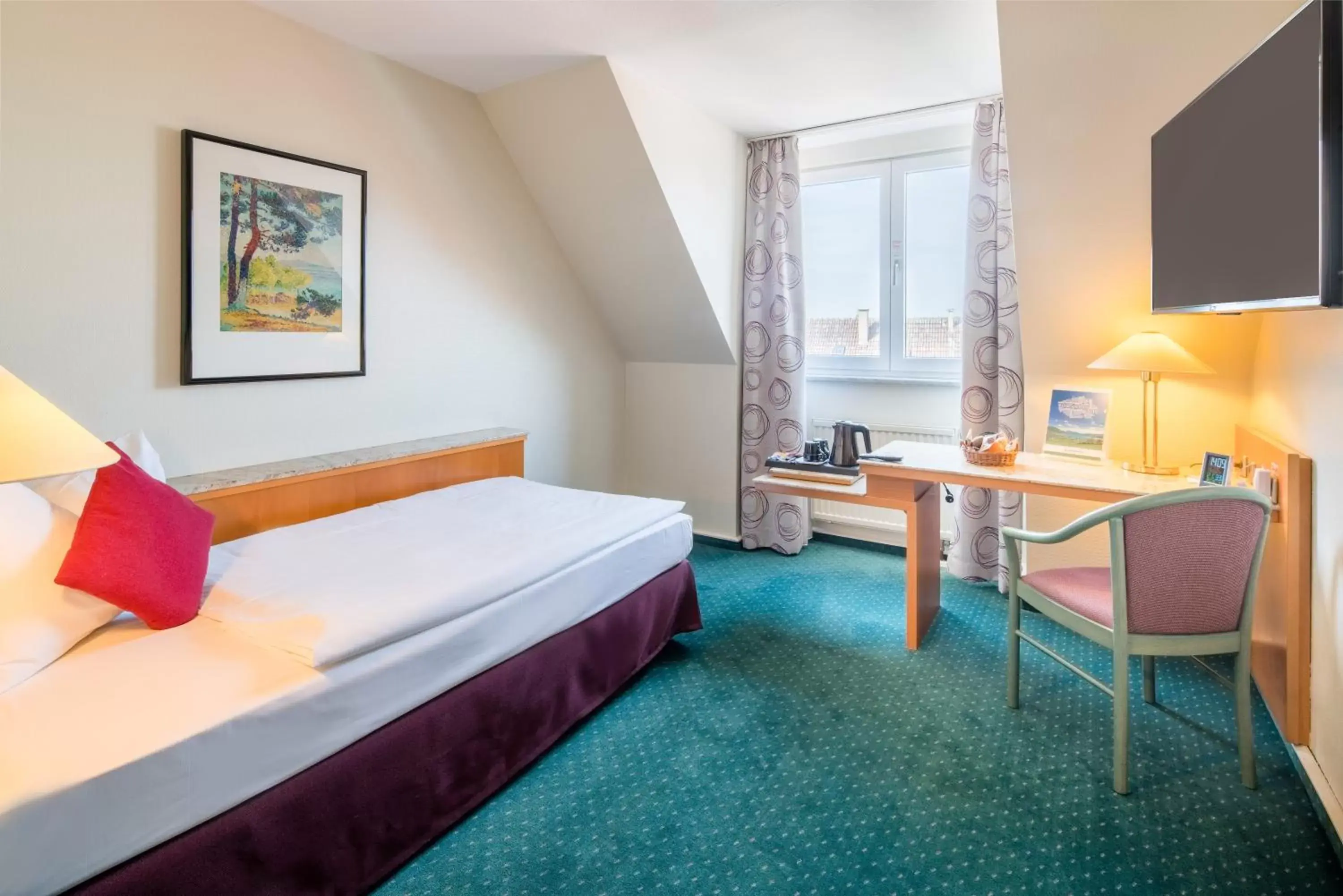 Photo of the whole room, Bed in PLAZA Hotel Blankenburg Ditzingen, Sure Hotel Collection