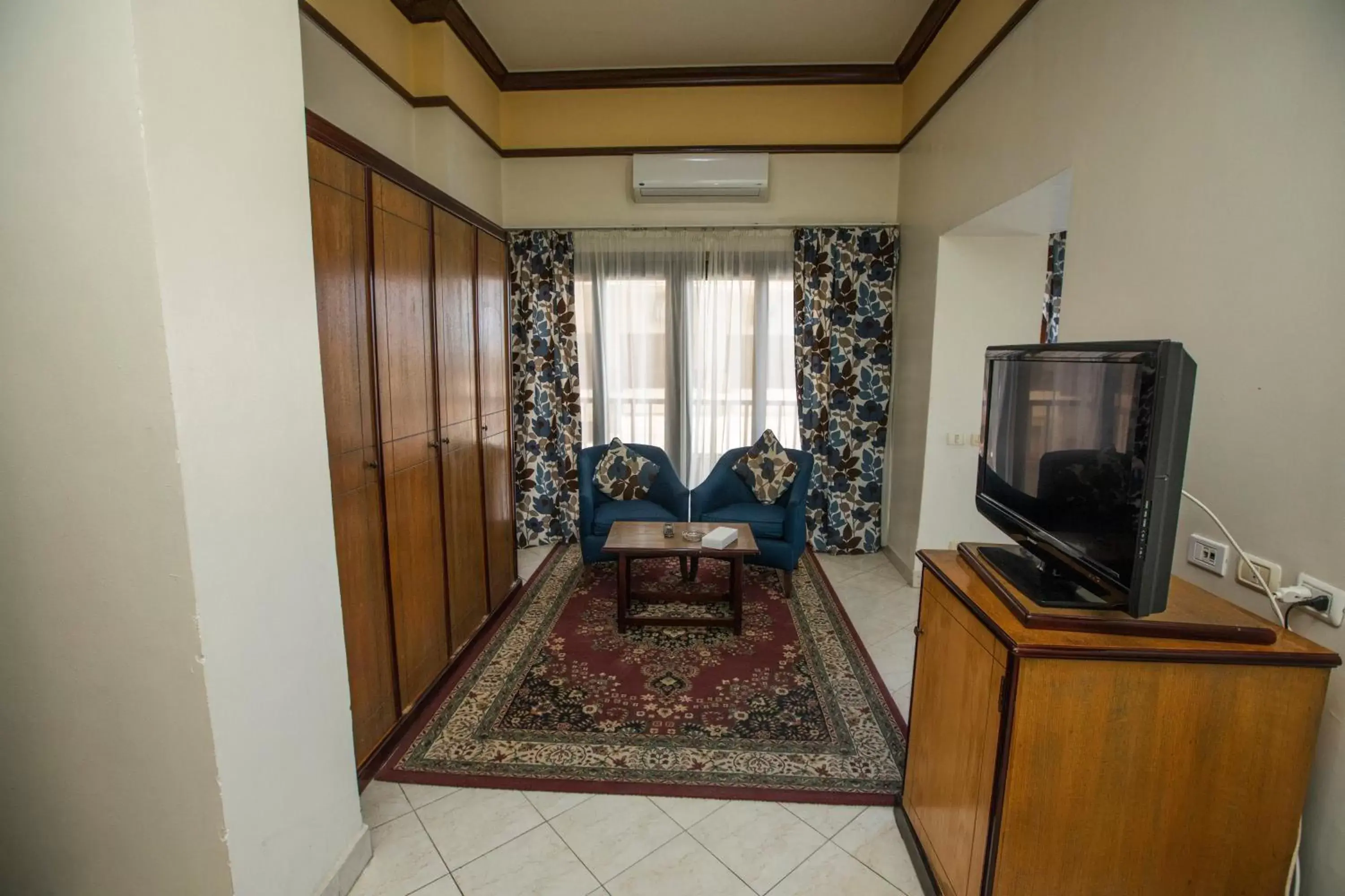 Living room, TV/Entertainment Center in AIFU Hotel El Montazah Alexandria