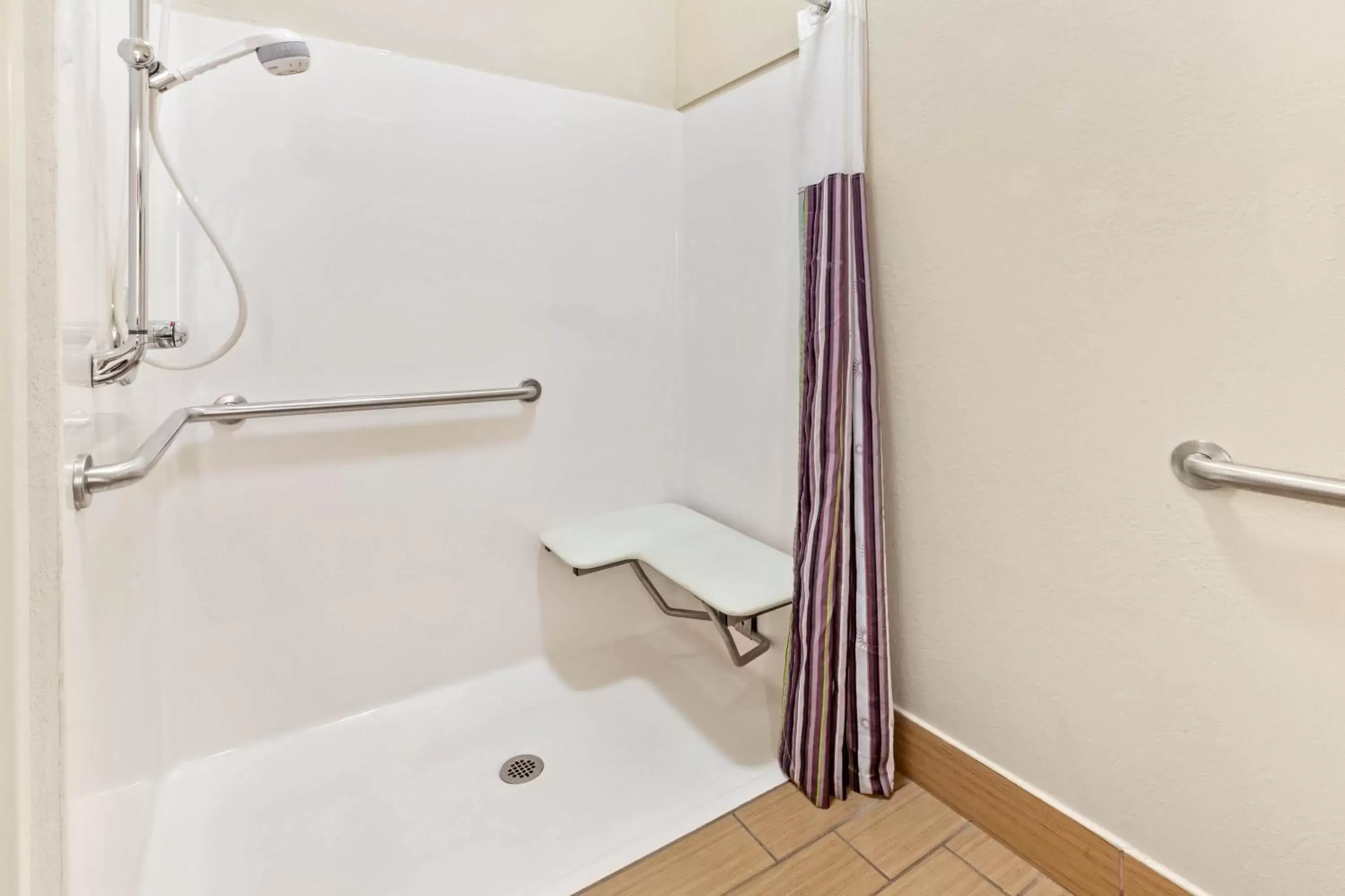 Bathroom in La Quinta by Wyndham South Bend
