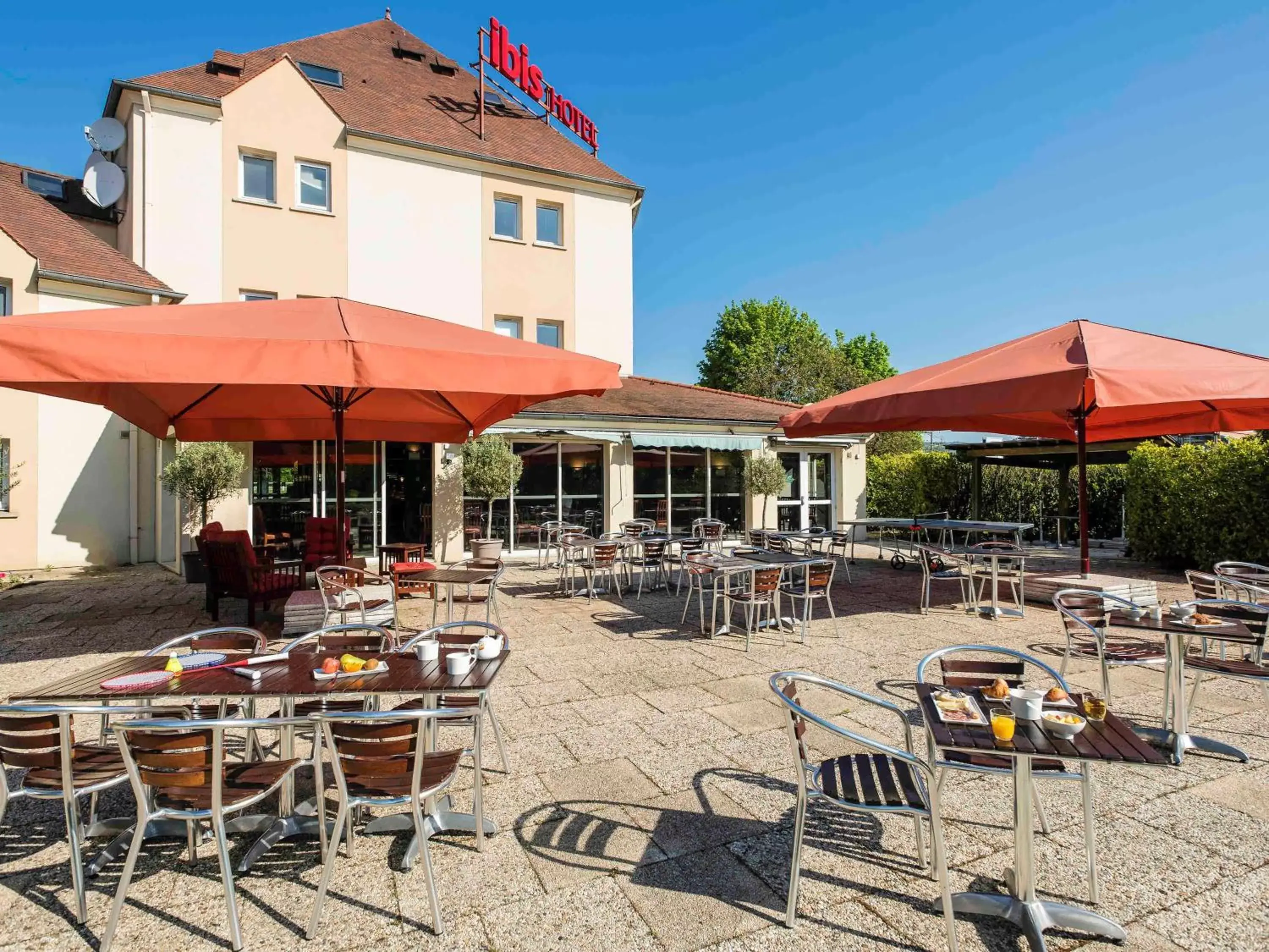 Lounge or bar, Restaurant/Places to Eat in ibis Château-Thierry