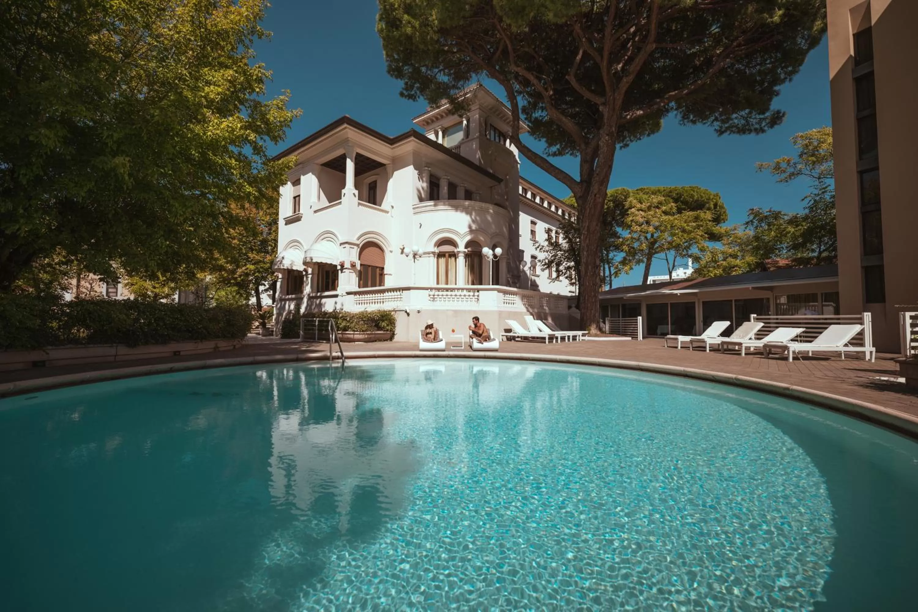 Property building in Hotel De La Ville