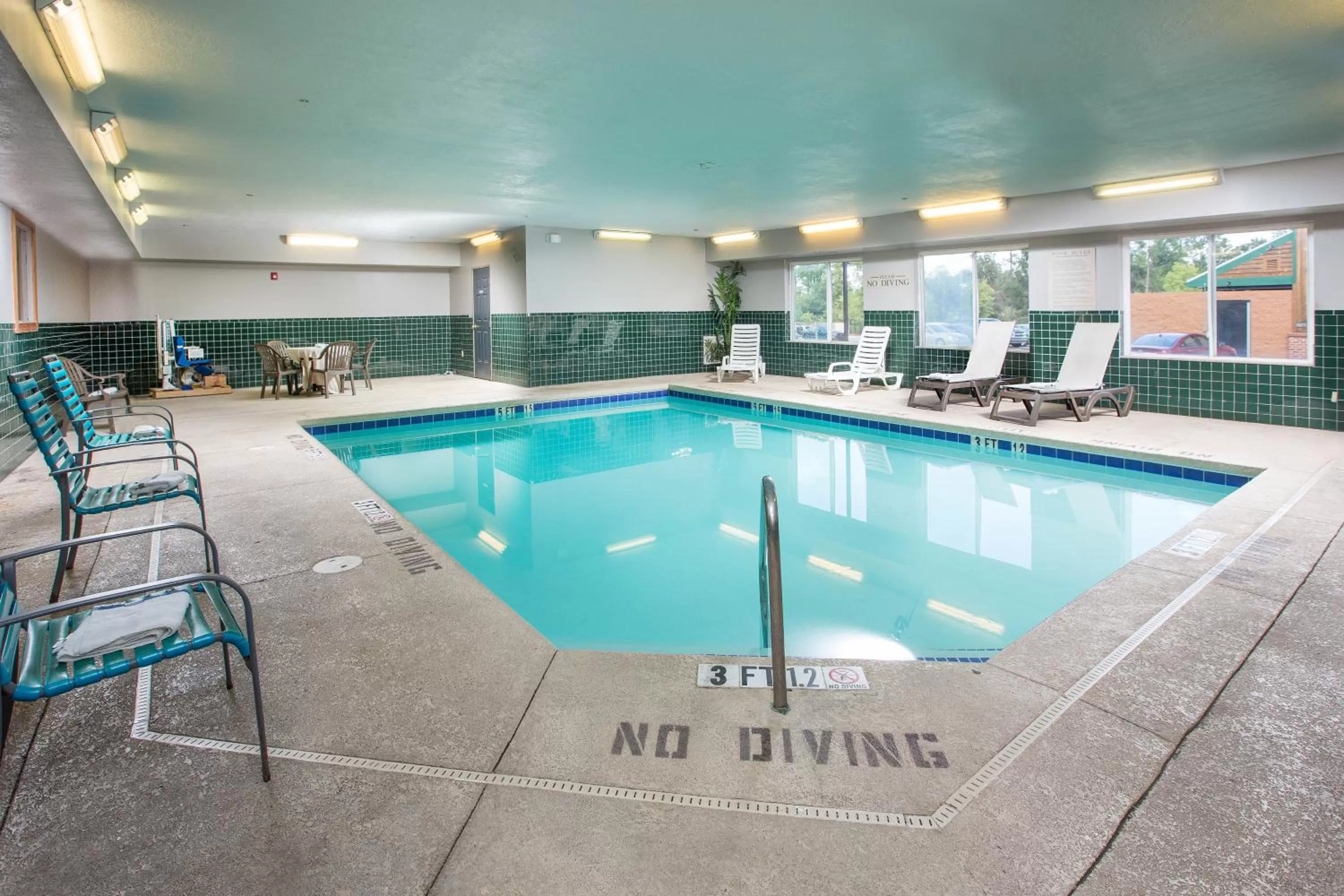 Swimming pool in Country Inn & Suites by Radisson, Augusta at I-20, GA