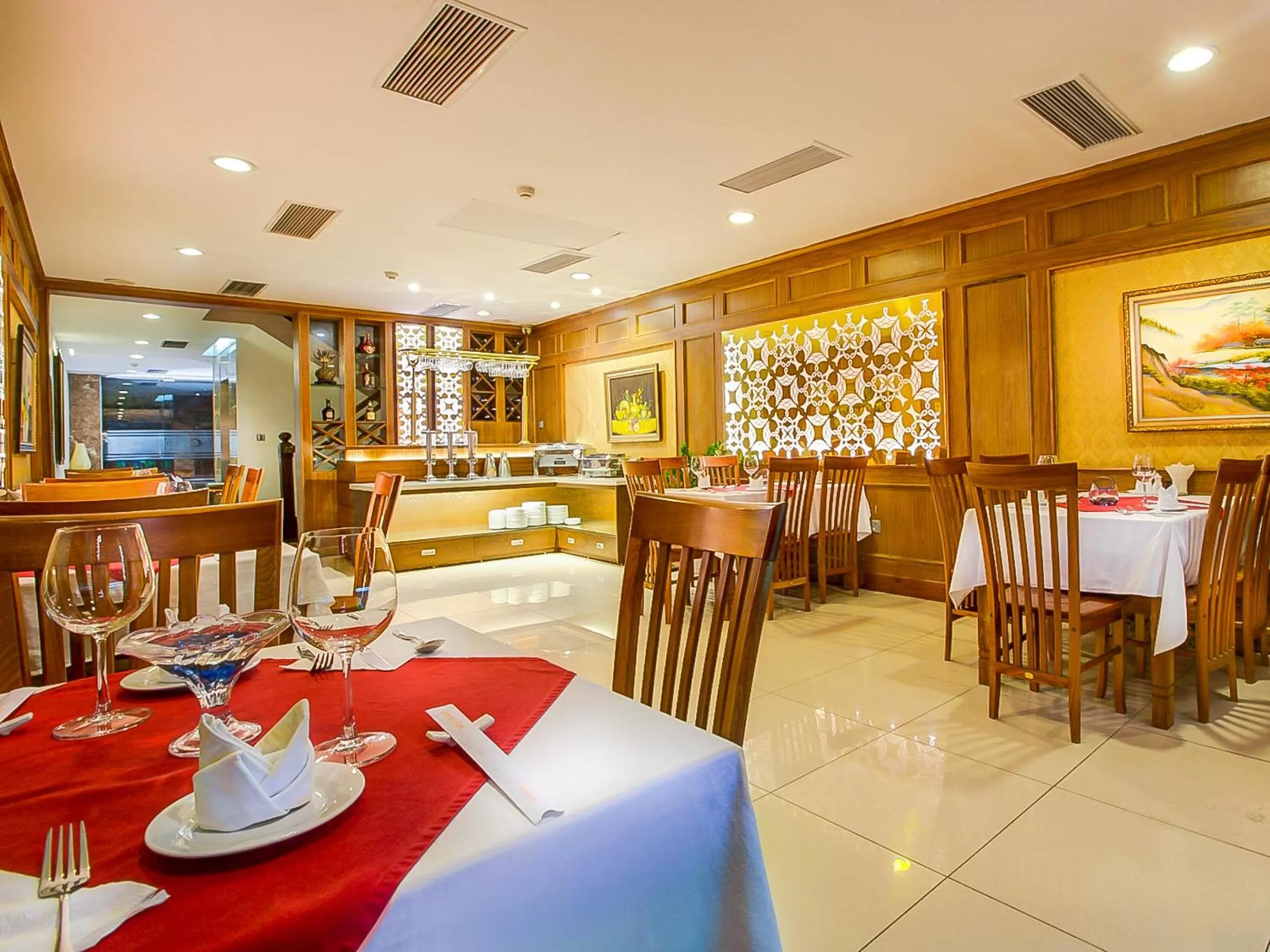 Restaurant/Places to Eat in Emerald Boutique Hotel