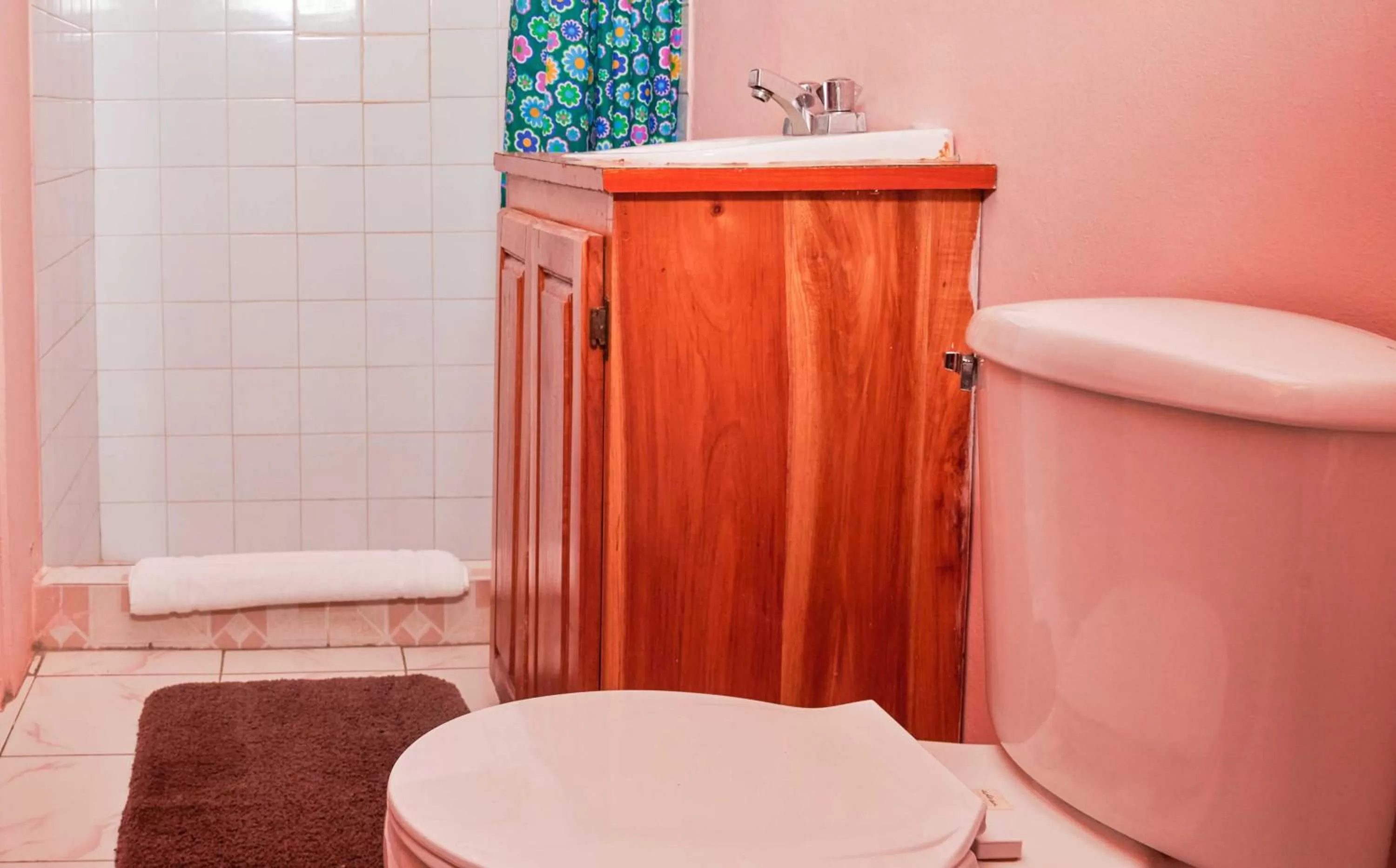 Toilet in Yellow Bird Sea