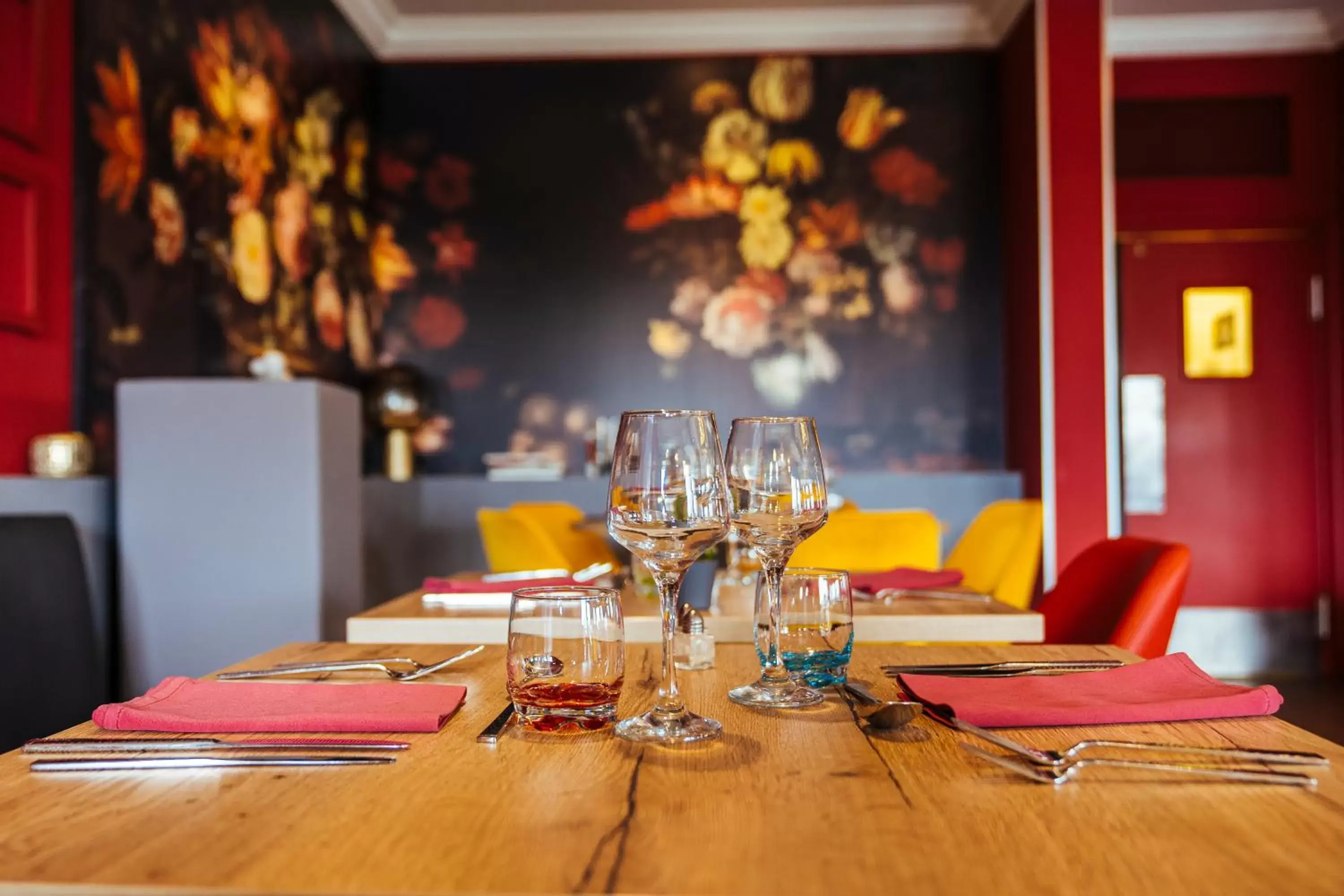 Restaurant/Places to Eat in ibis Styles Douai Gare Gayant Expo