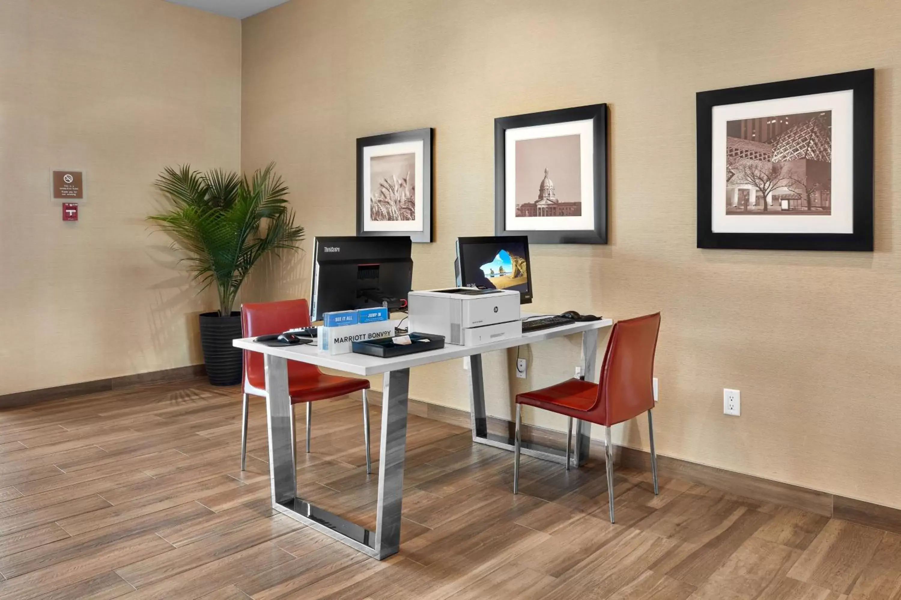 Business facilities in Four Points by Sheraton Sherwood Park