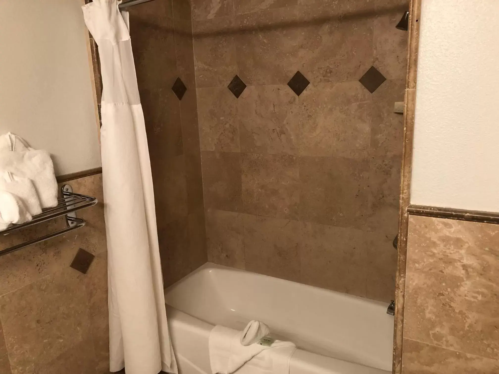 Shower, Bathroom in Little Sur Inn