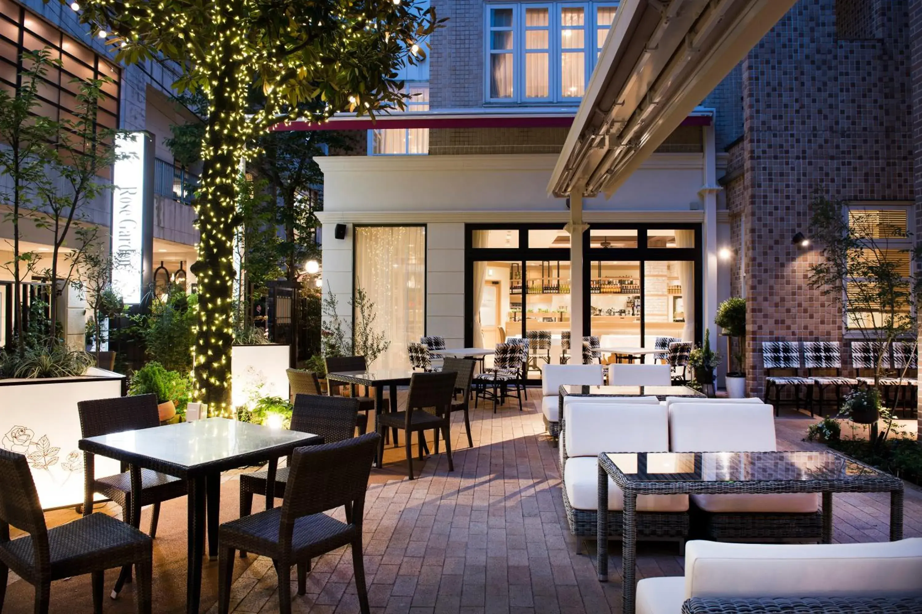 Restaurant/Places to Eat in Hotel Rose Garden Shinjuku