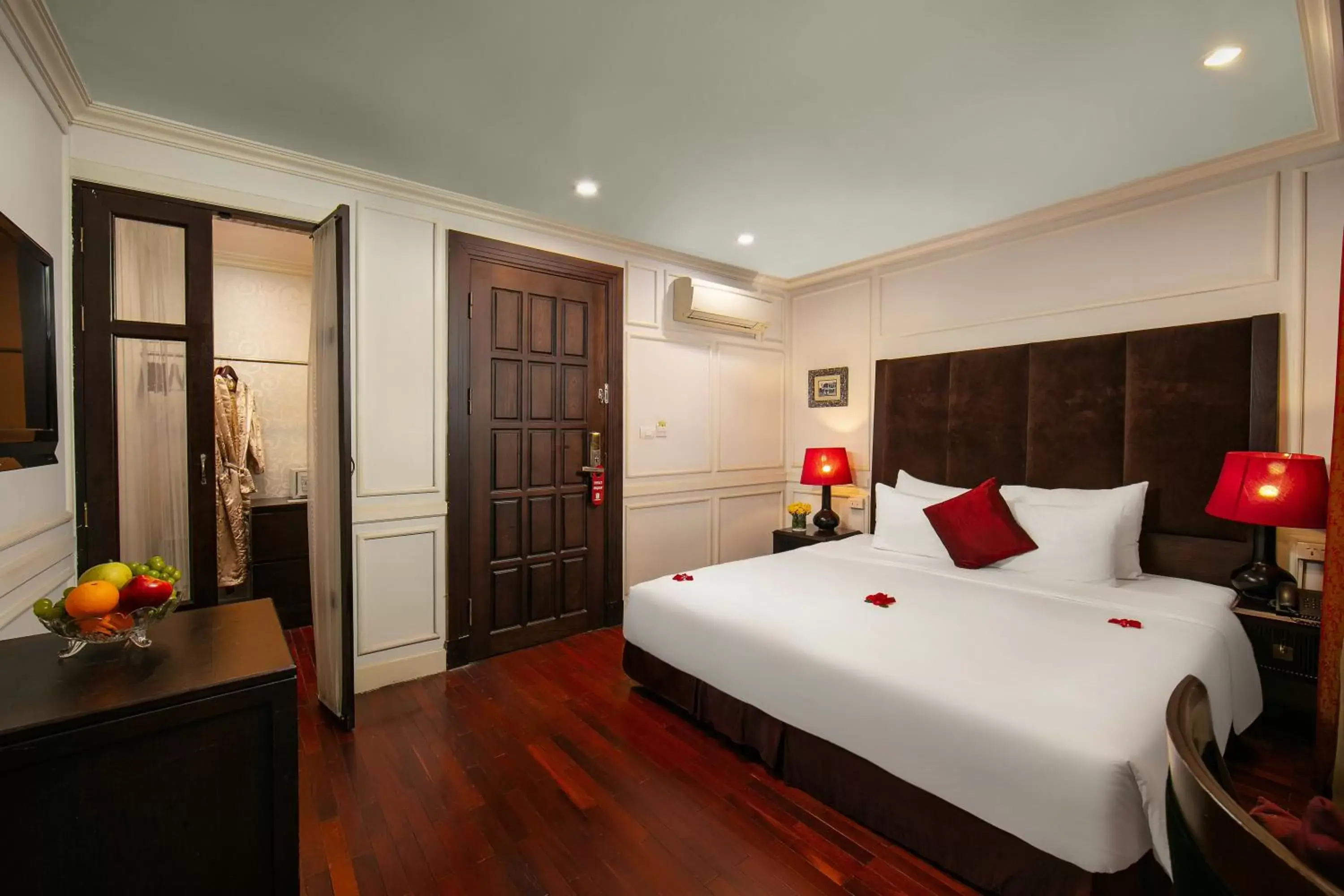 Bed in Hanoi Boutique Hotel & Spa