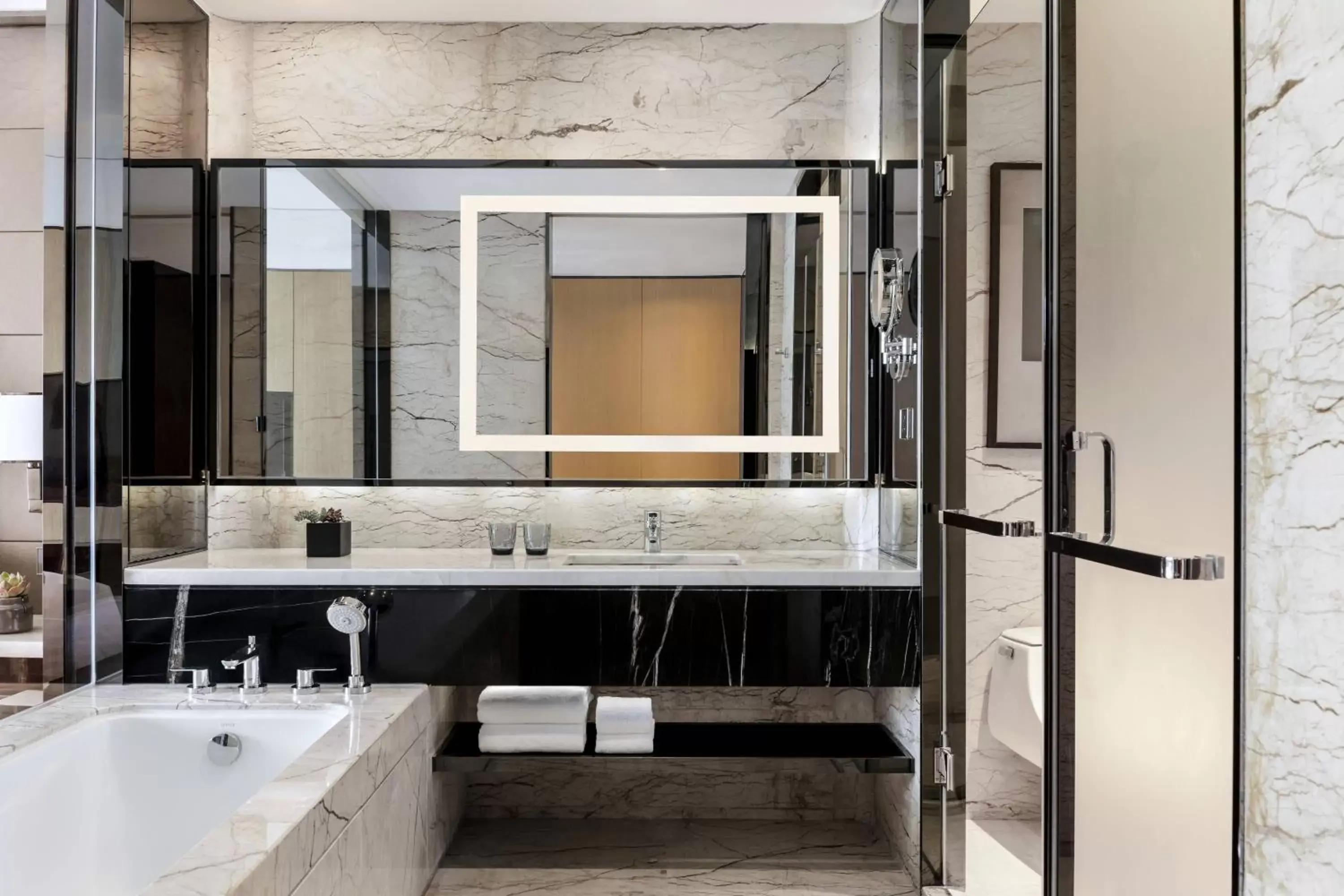 Bathroom in Shunde Marriott Hotel