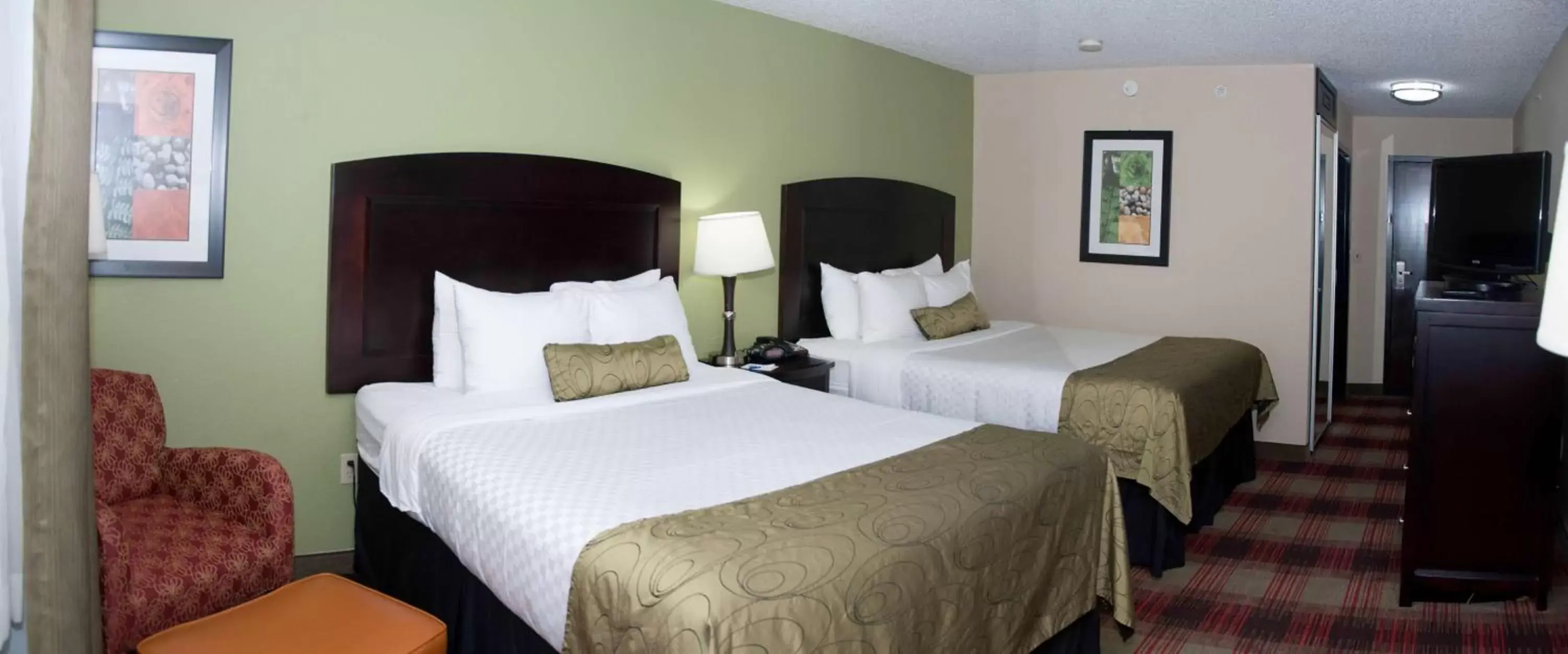 Queen Suite with Three Queen Beds in Best Western Plus Addison/Dallas Hotel