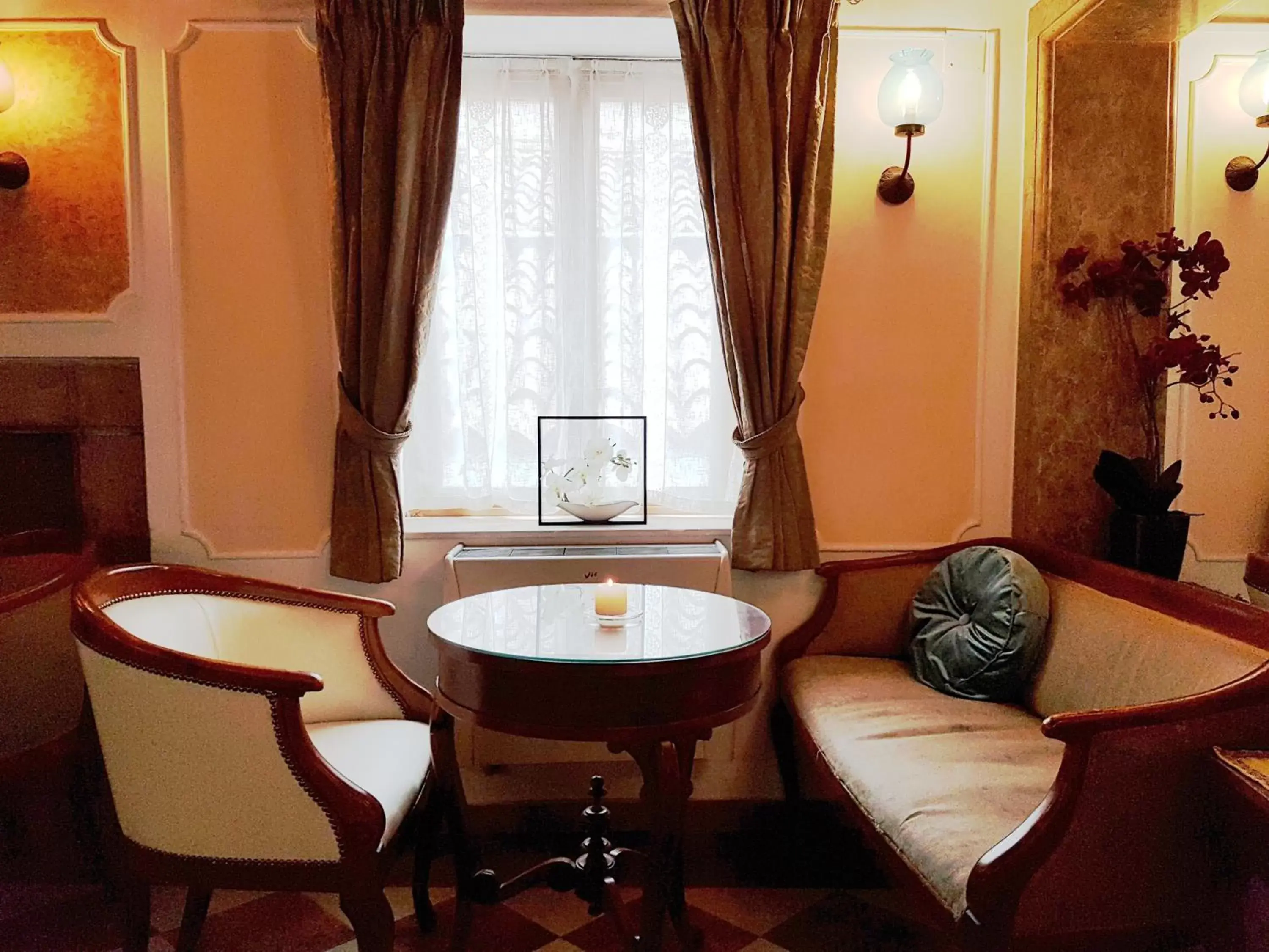 Communal lounge/ TV room, Seating Area in Hotel San Gallo