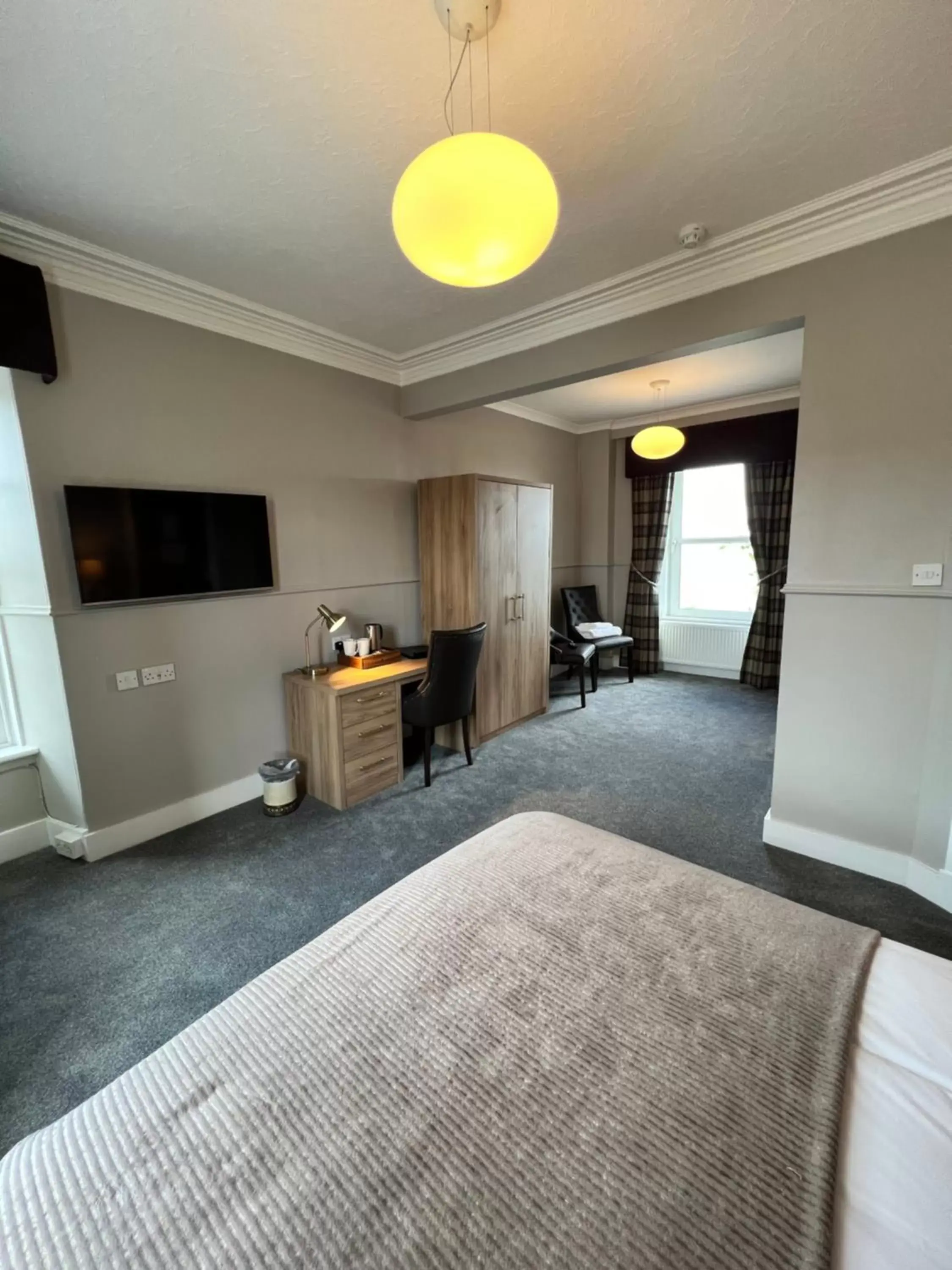 Bedroom, TV/Entertainment Center in Cove Bay Hotel