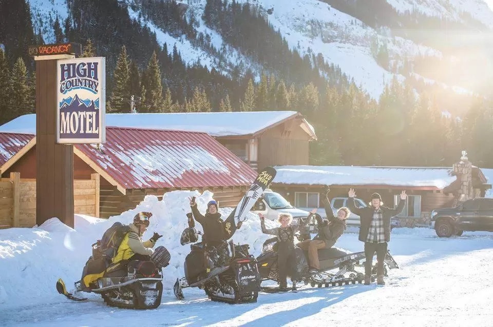 Property building in High Country Motel and Cabins