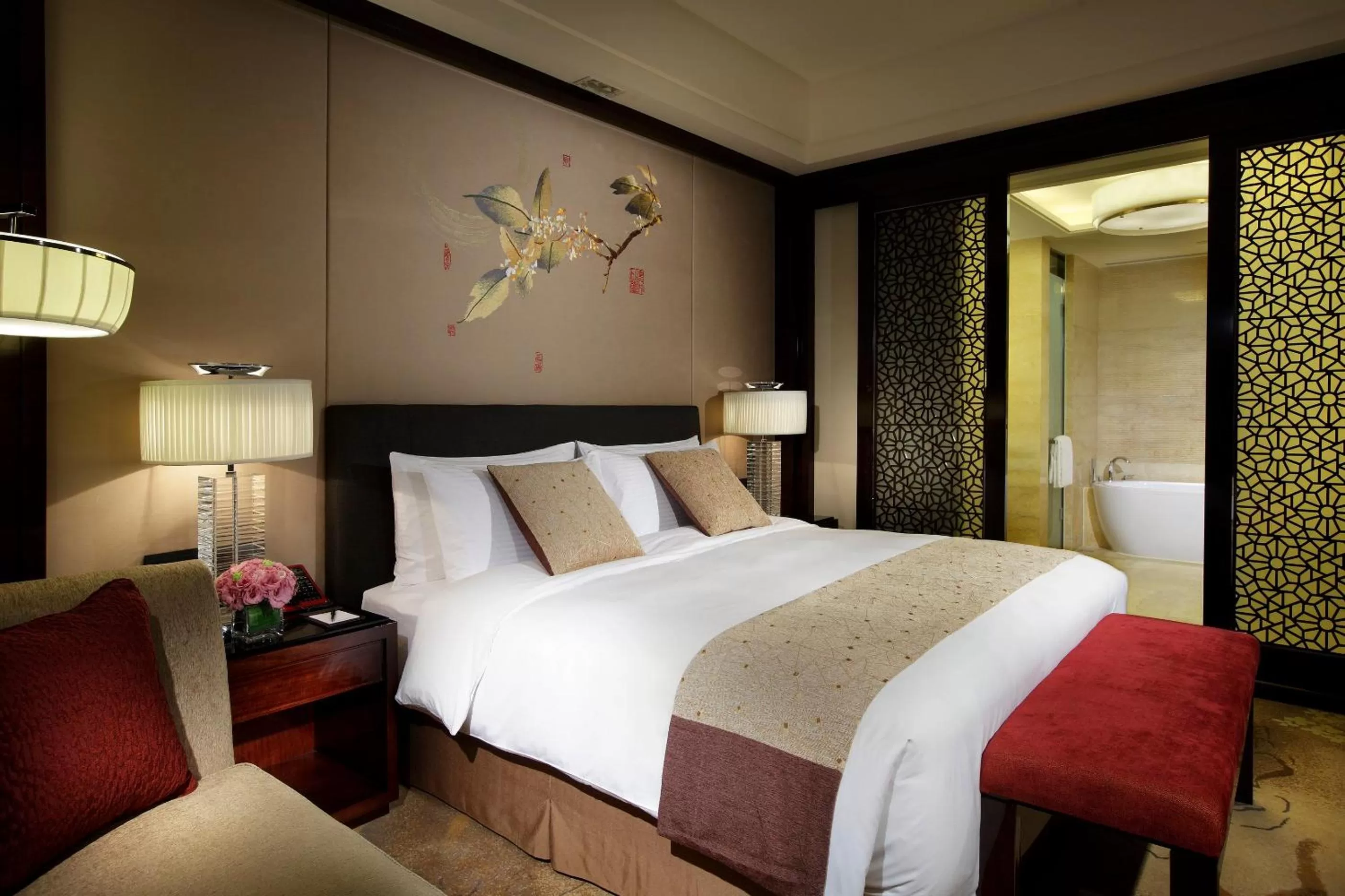 Photo of the whole room, Bed in Crowne Plaza Chengdu Panda Garden by IHG
