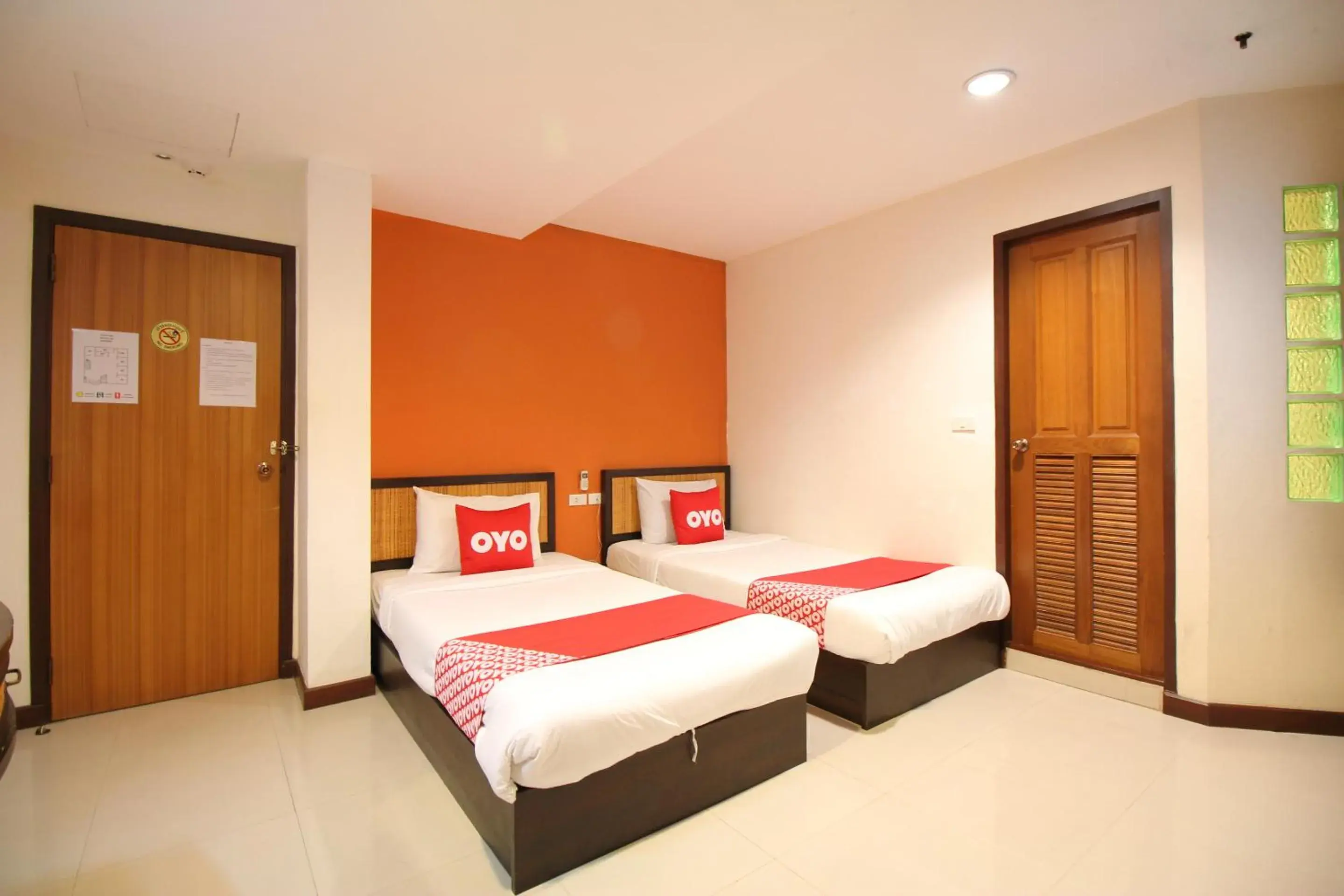 Bedroom, Bed in OYO 482 Pannee Lodge Khaosan