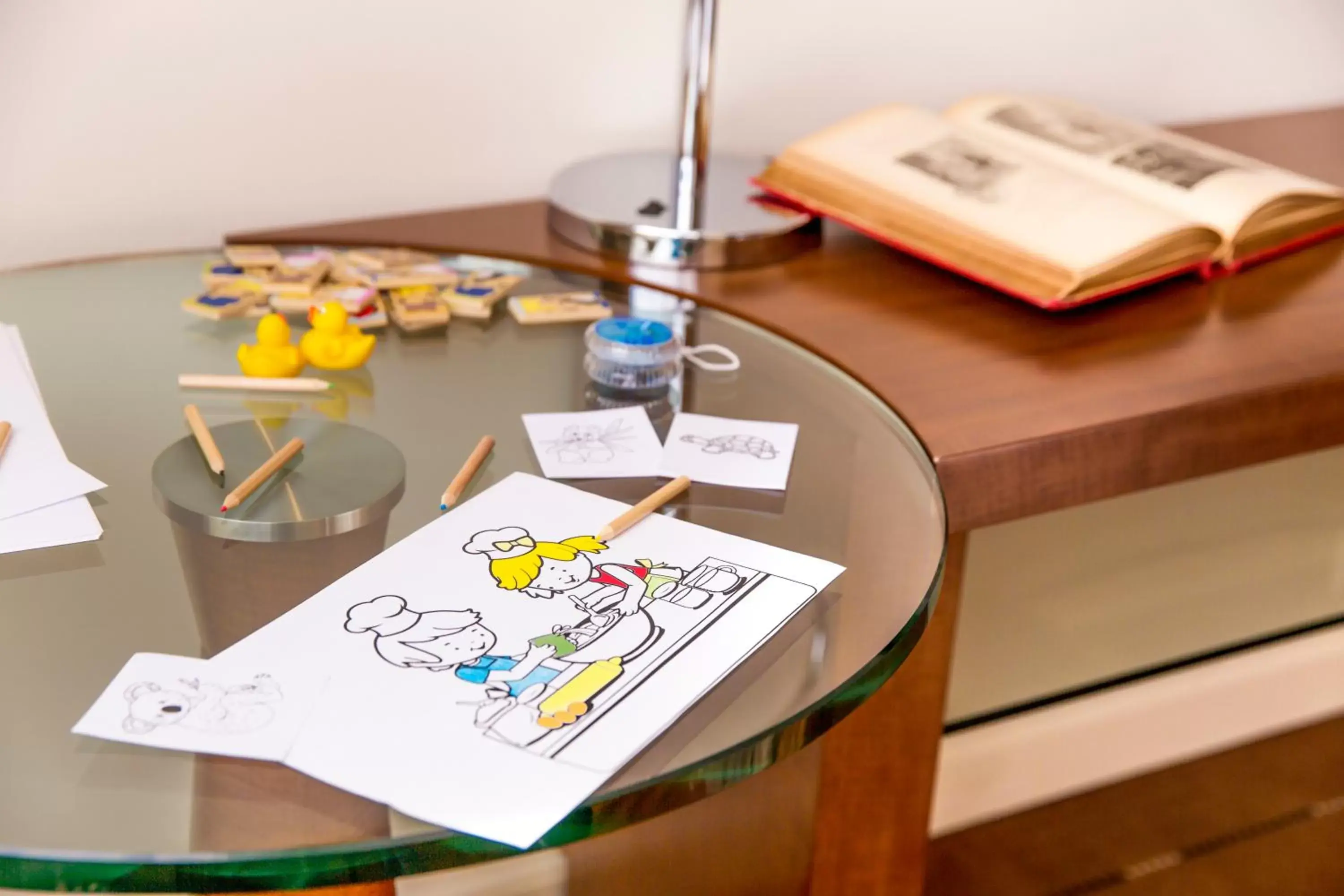 Family Room in Warwick Geneva Family Room in Warwick Geneva