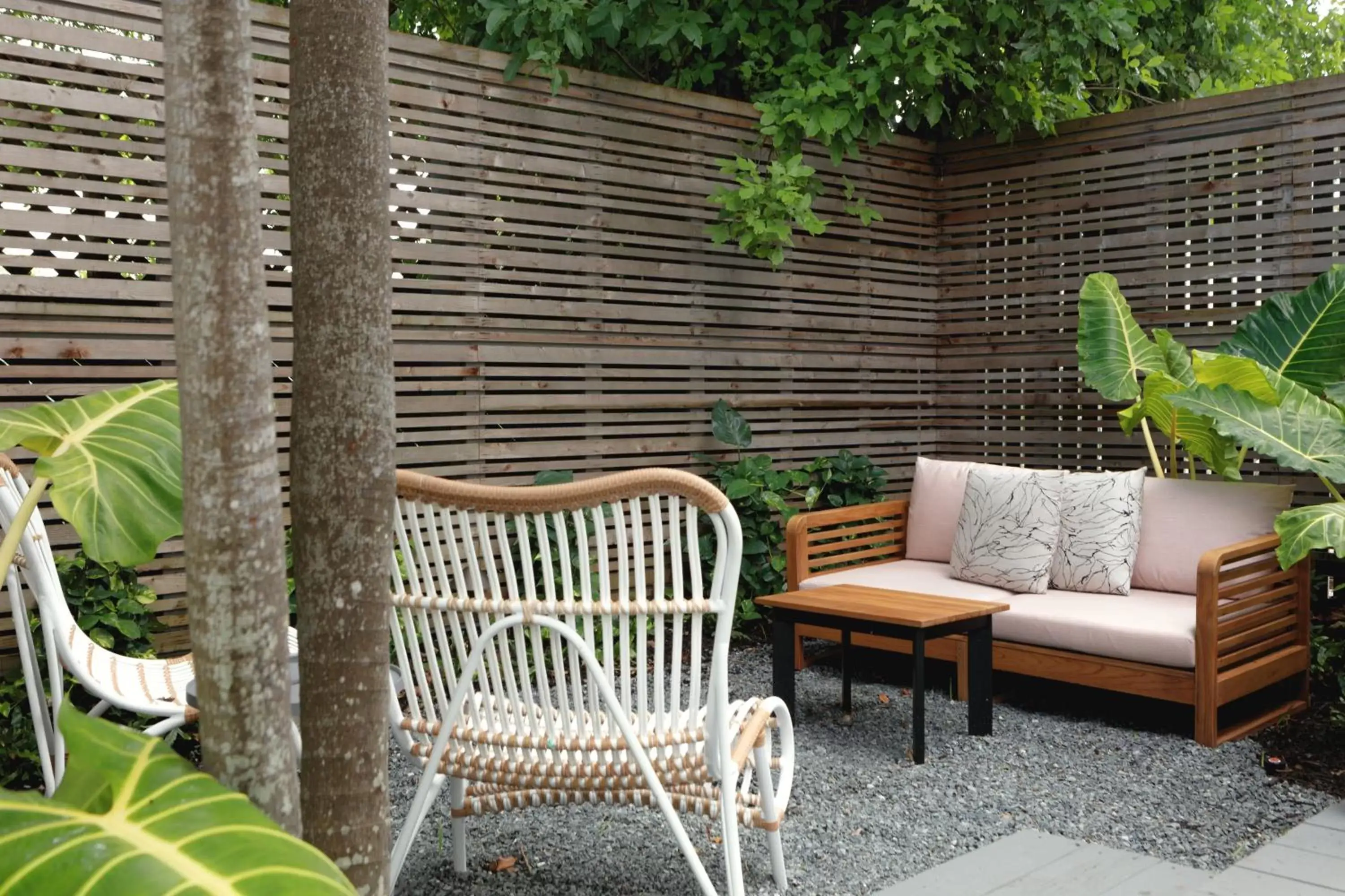 Photo of the whole room, Seating Area in Kimpton Ella's Cottages, an IHG Hotel