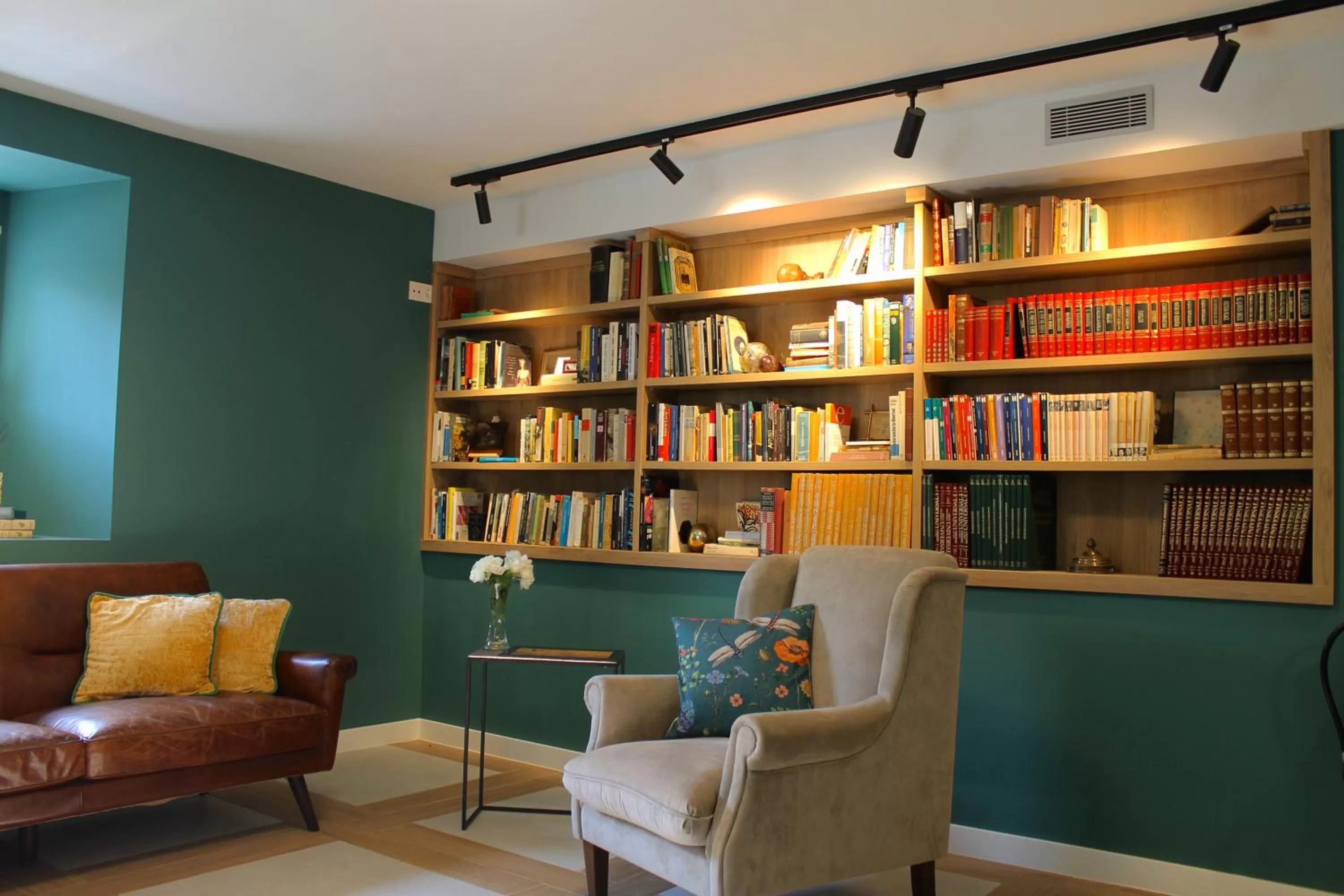 Library in HOTEL BOUTIQUE VILLA DEL MARQUÉS