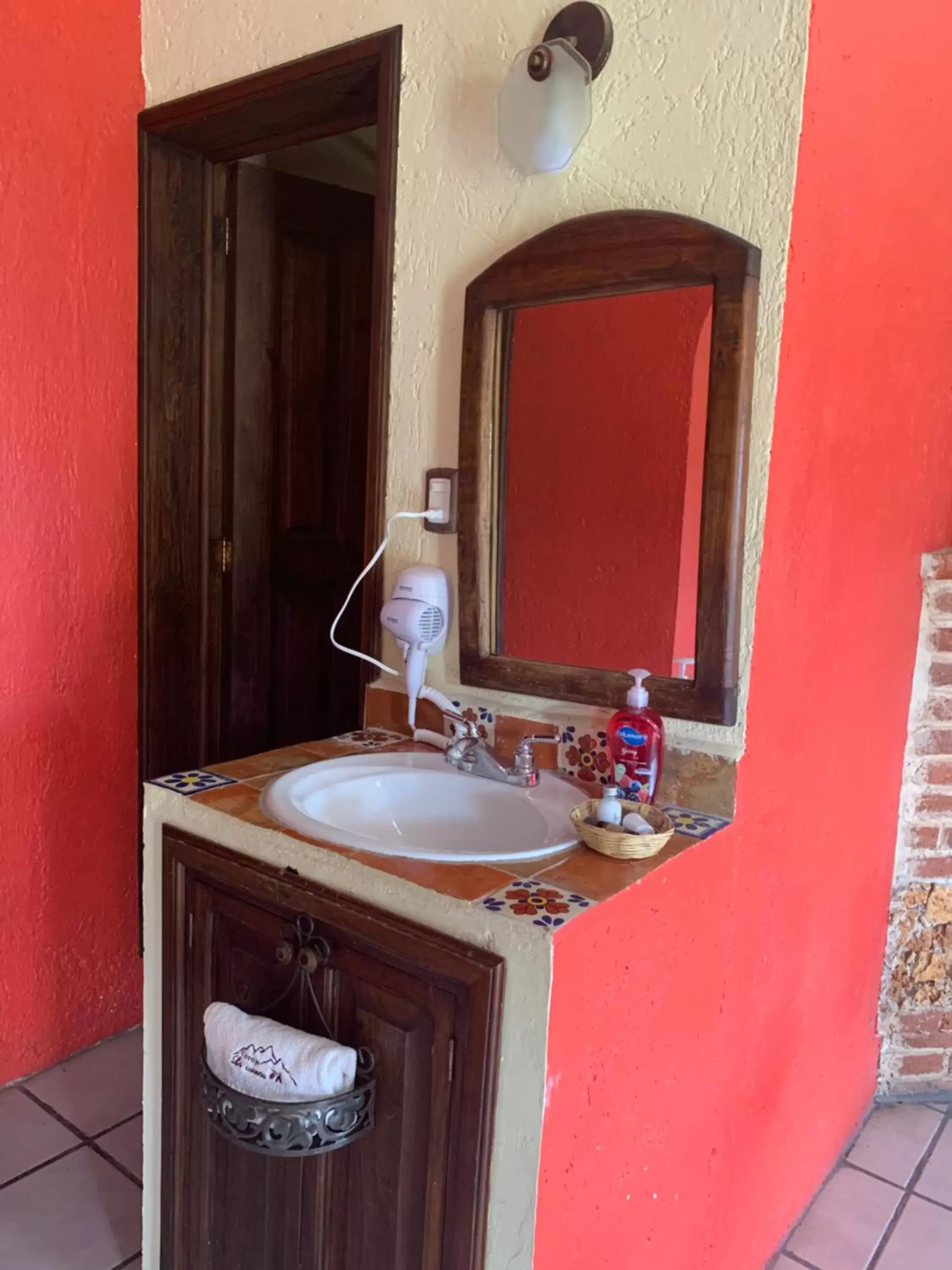 Bathroom in CORTIJO LA CASONA & Bungalow al Pie de la Montaña