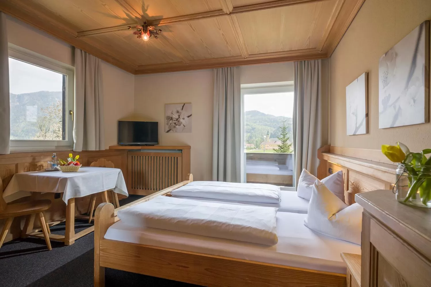 Day, Bed in Alpenhof Landhotel Restaurant