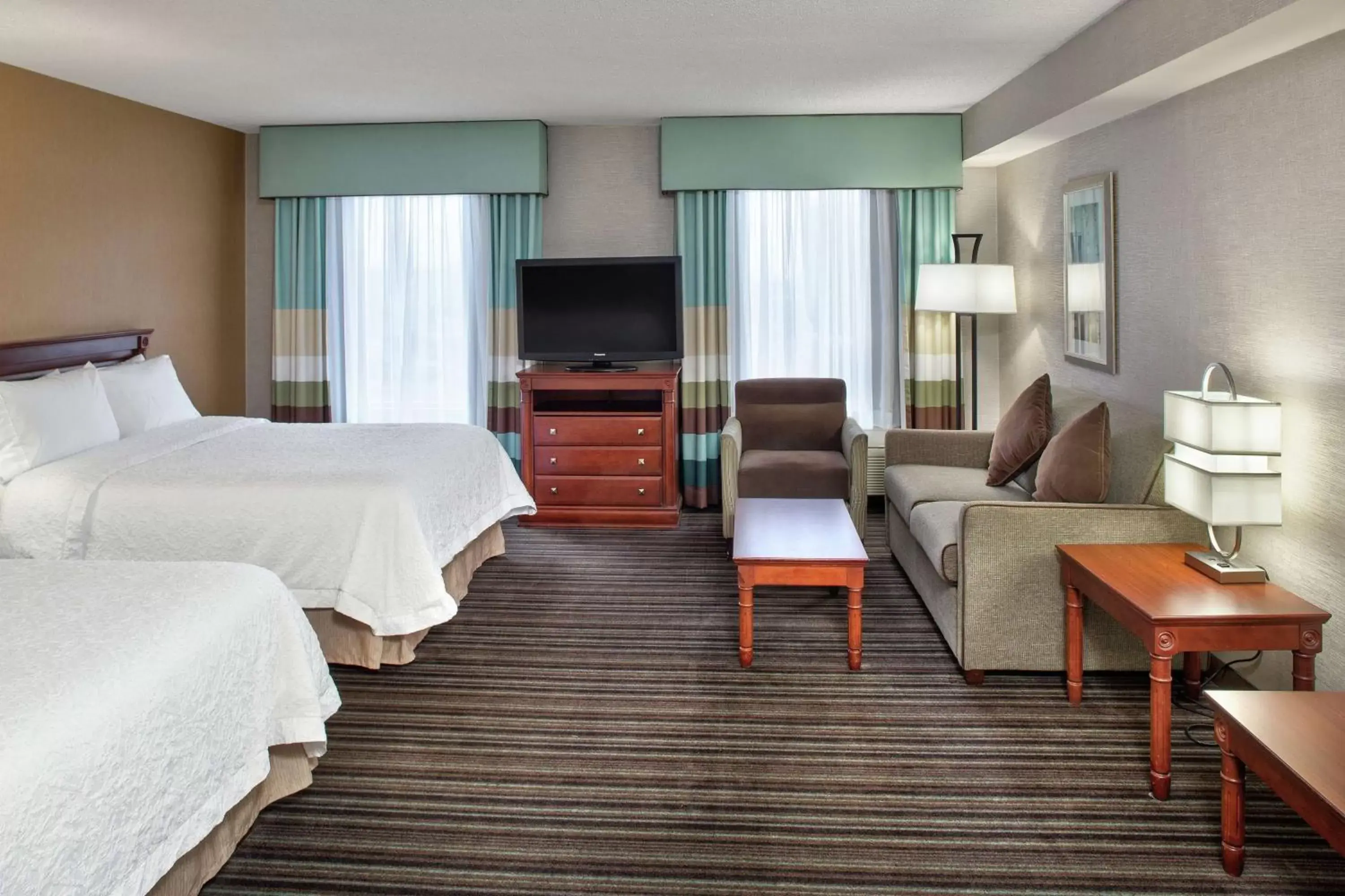 Bedroom in Hampton Inn & Suites by Hilton Toronto Airport