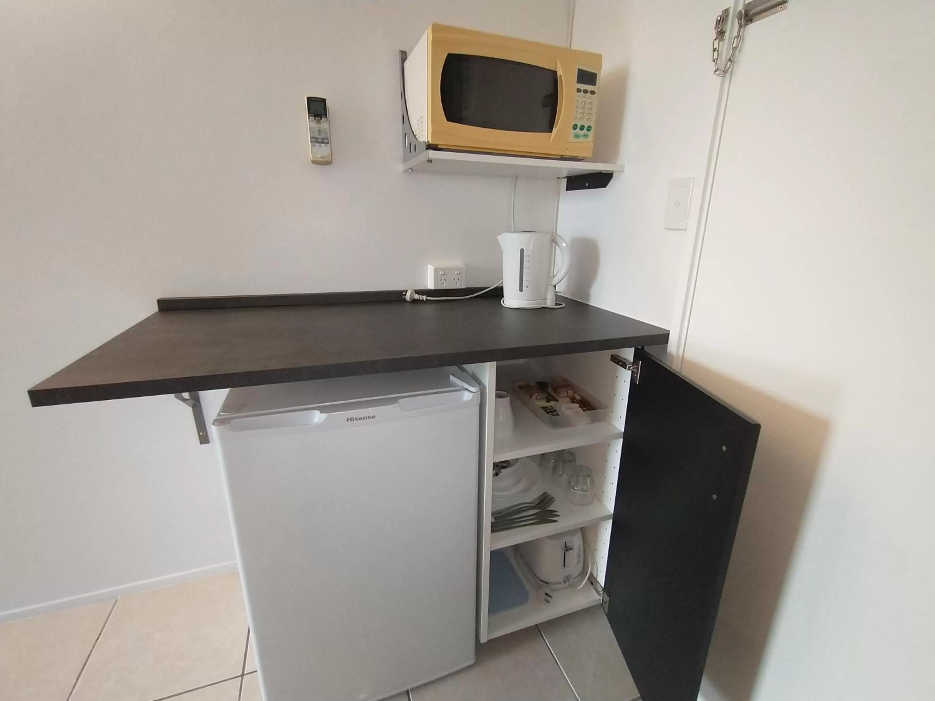 Kitchen or kitchenette in Aspley Sunset Motel