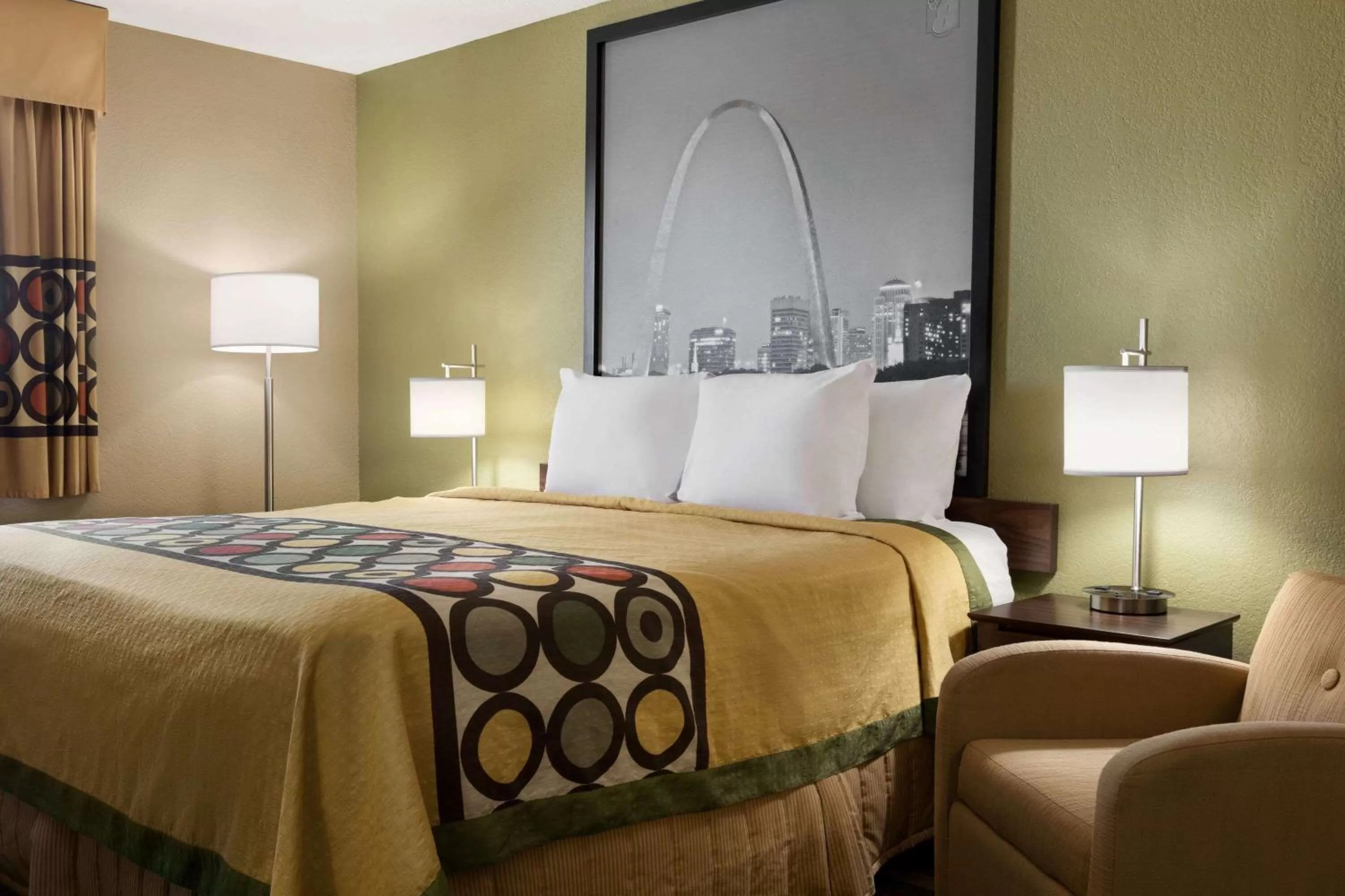 Photo of the whole room, Bed in Super 8 by Wyndham Sikeston/Miner Area